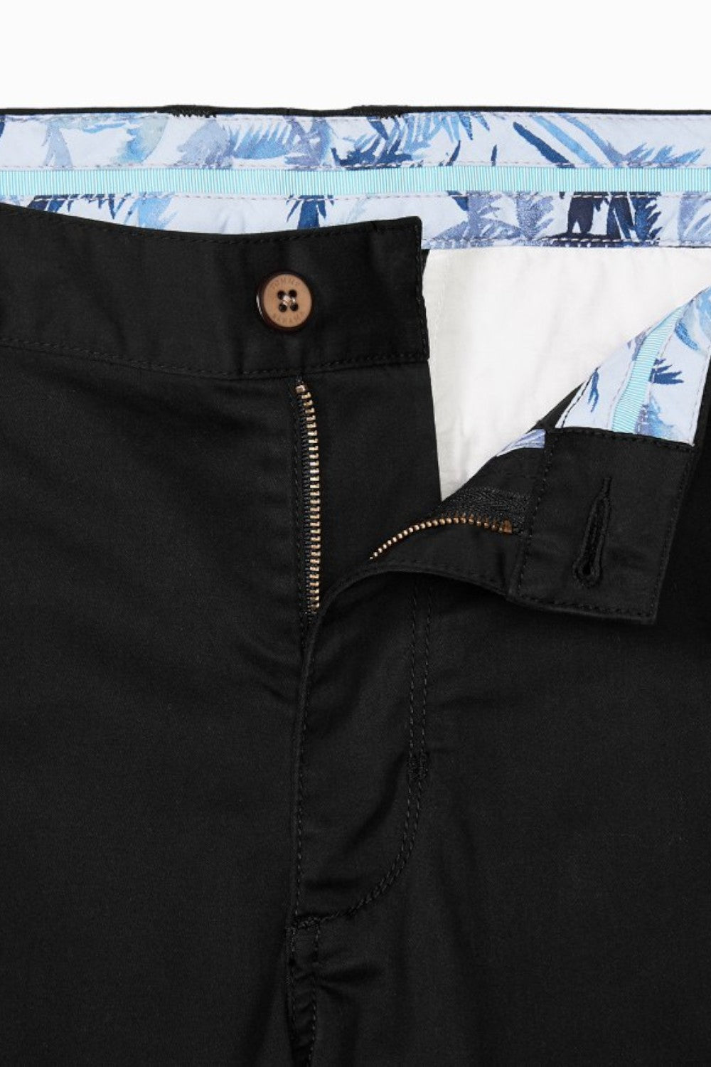 Our super soft cotton TENCEL blend is done in soft hues with the perfect amount of stretch to feel comfortable all day. These are your ultimate chino shorts.