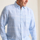 Airy, lightweight linen is our secret to reaching the height of effortless sophistication. A breathable fit meets an easy-to-wear plaid pattern in this warm-weather staple that always looks elevated.