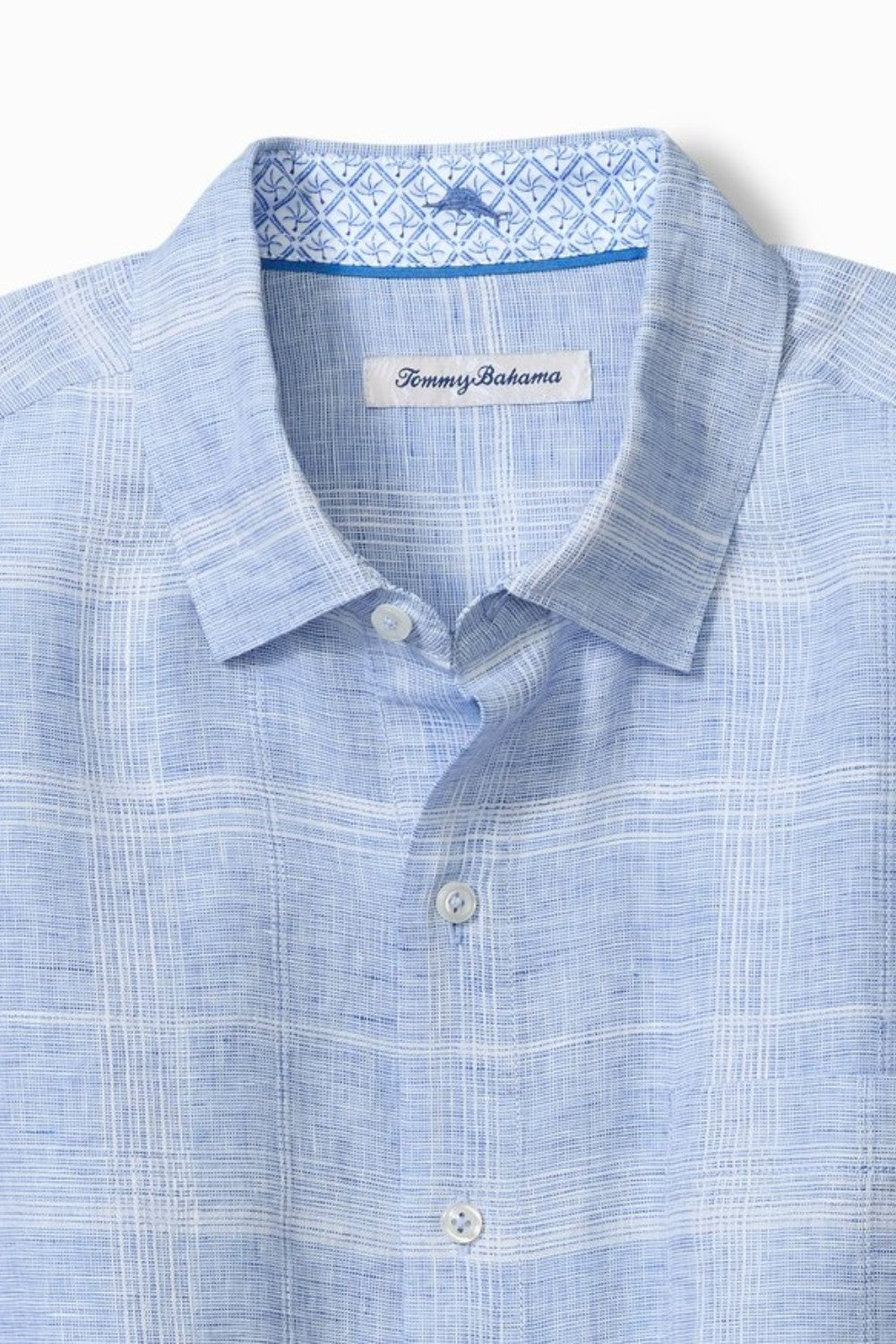 Airy, lightweight linen is our secret to reaching the height of effortless sophistication. A breathable fit meets an easy-to-wear plaid pattern in this warm-weather staple that always looks elevated.