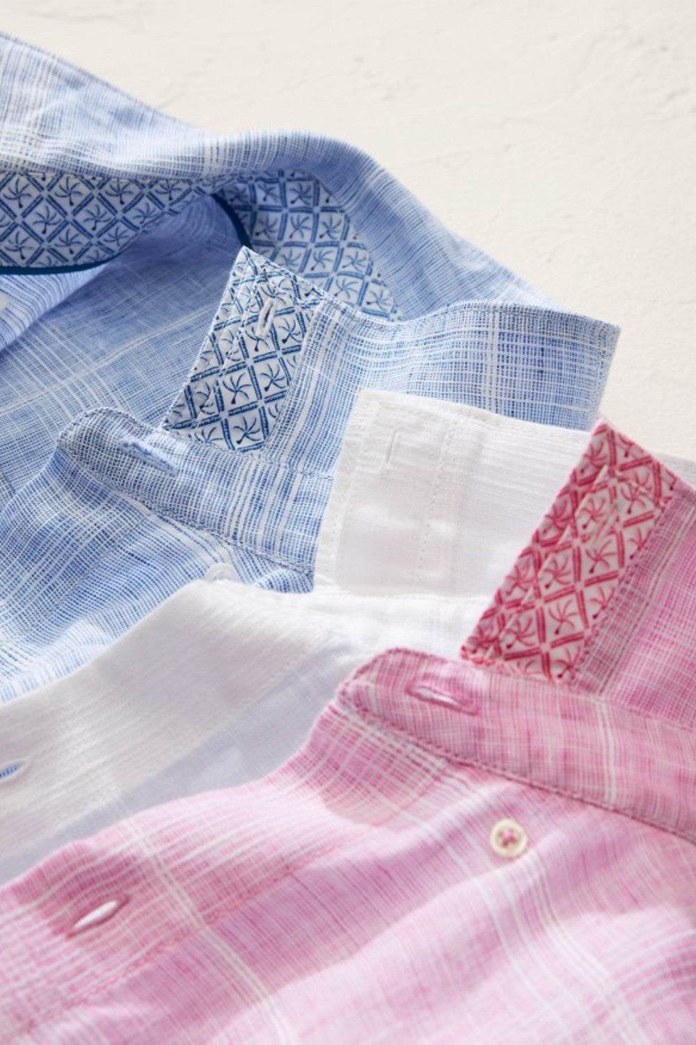Airy, lightweight linen is our secret to reaching the height of effortless sophistication. A breathable fit meets an easy-to-wear plaid pattern in this warm-weather staple that always looks elevated.