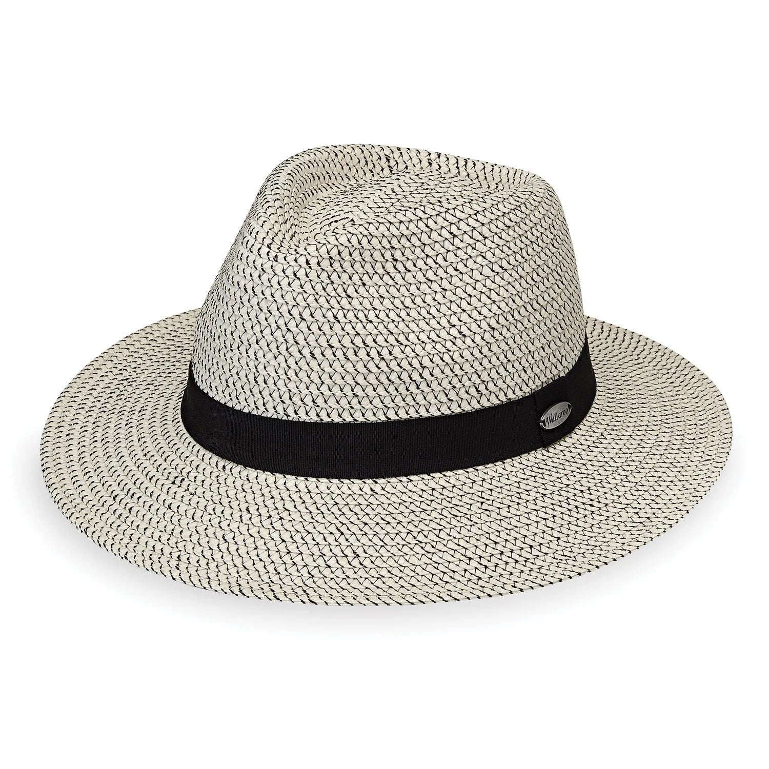 Sophisticated structure and contrast stitching come together in perfect harmony. The Charlie fedora hat looks great when sailing or walking along the water. The neutral tones add a light and airy feel to any outfit, and its packable nature allows this hat to be taken on any adventure. 