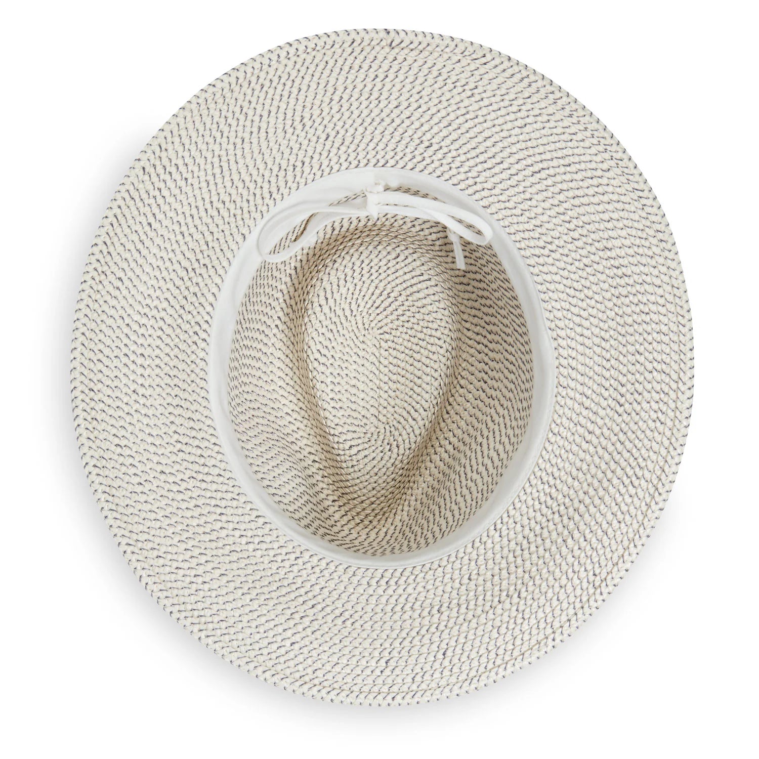 Sophisticated structure and contrast stitching come together in perfect harmony. The Charlie fedora hat looks great when sailing or walking along the water. The neutral tones add a light and airy feel to any outfit, and its packable nature allows this hat to be taken on any adventure. 
