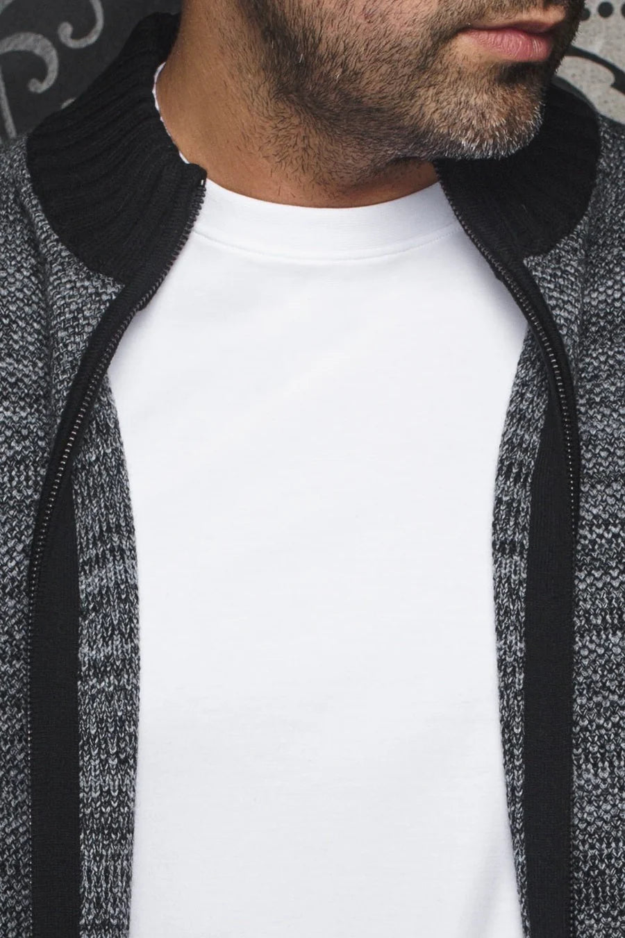 The KOSKI sweater is carefully crafted with an extra fine merino wool blend. It features a ribbed knit stand-up collar, cuffs and waist for a comfortable fit, and a metal zipper for added versatility. The sweater is made from a high twist yarn. which not only enhances its durability but also allows for breathability and makes it hygroscopic, able to manage humidity effectively.