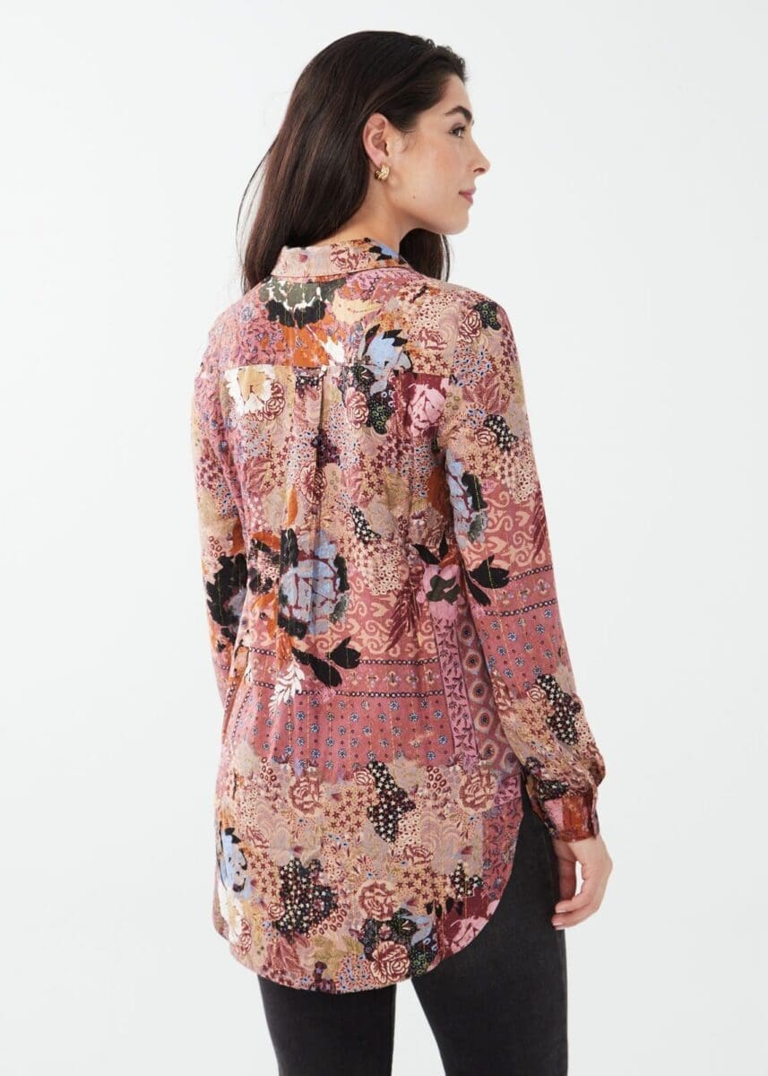 Bring modern elegance to your wardrobe in our printed shirt, woven with lurex for subtle shimmer and adorned with a modern patchwork print, carefully designed by a local artist.