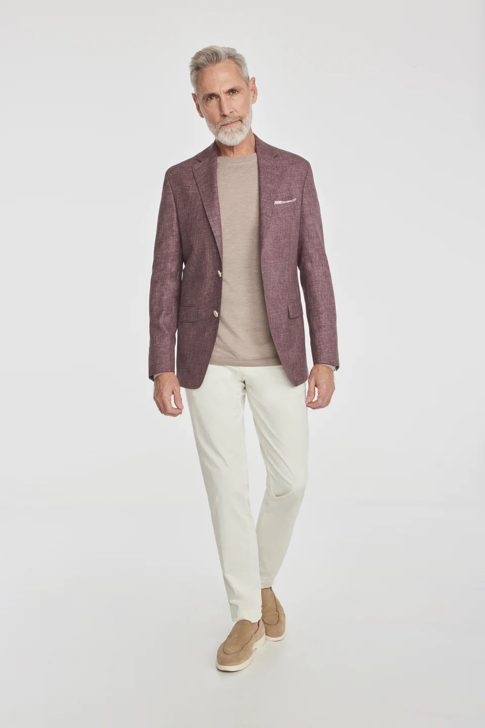 This Midland solid berry blazer is crafted from supersoft and light wool woven in Italy. This fabric allows the wearer to enjoy a crease free linen look thanks to the different colors of yarns used in this 100% worsted wool fabric.