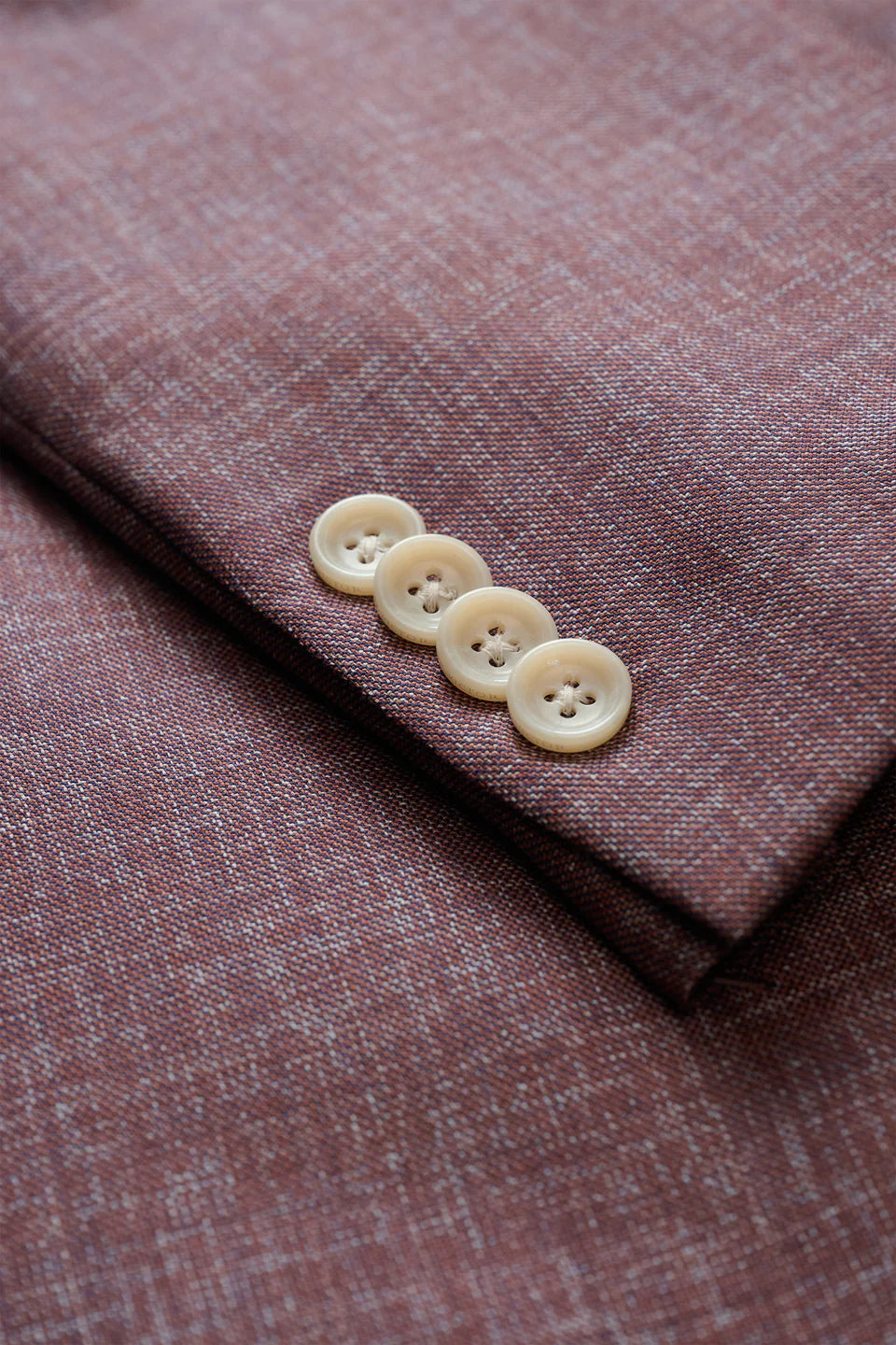 This Midland solid berry blazer is crafted from supersoft and light wool woven in Italy. This fabric allows the wearer to enjoy a crease free linen look thanks to the different colors of yarns used in this 100% worsted wool fabric.