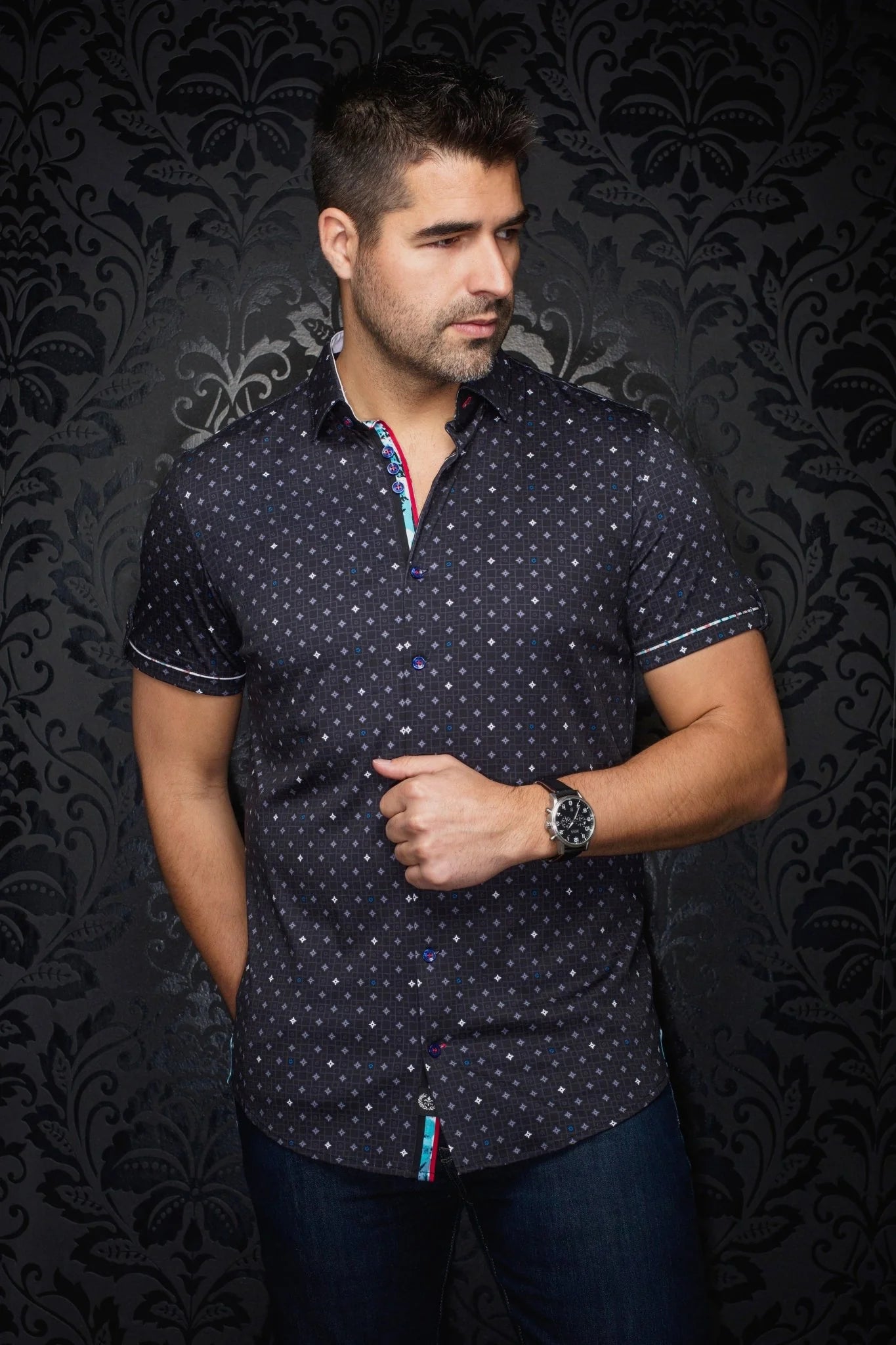 This is a collection of comfortable, performance stretch, fashionable dressy and casual shirts. Stand out from the crowd, thanks to Au Noirs cleaver use of contrasting patterns and sophisticated details. Comfortable with a high quality, performance stretch cotton fabric. 