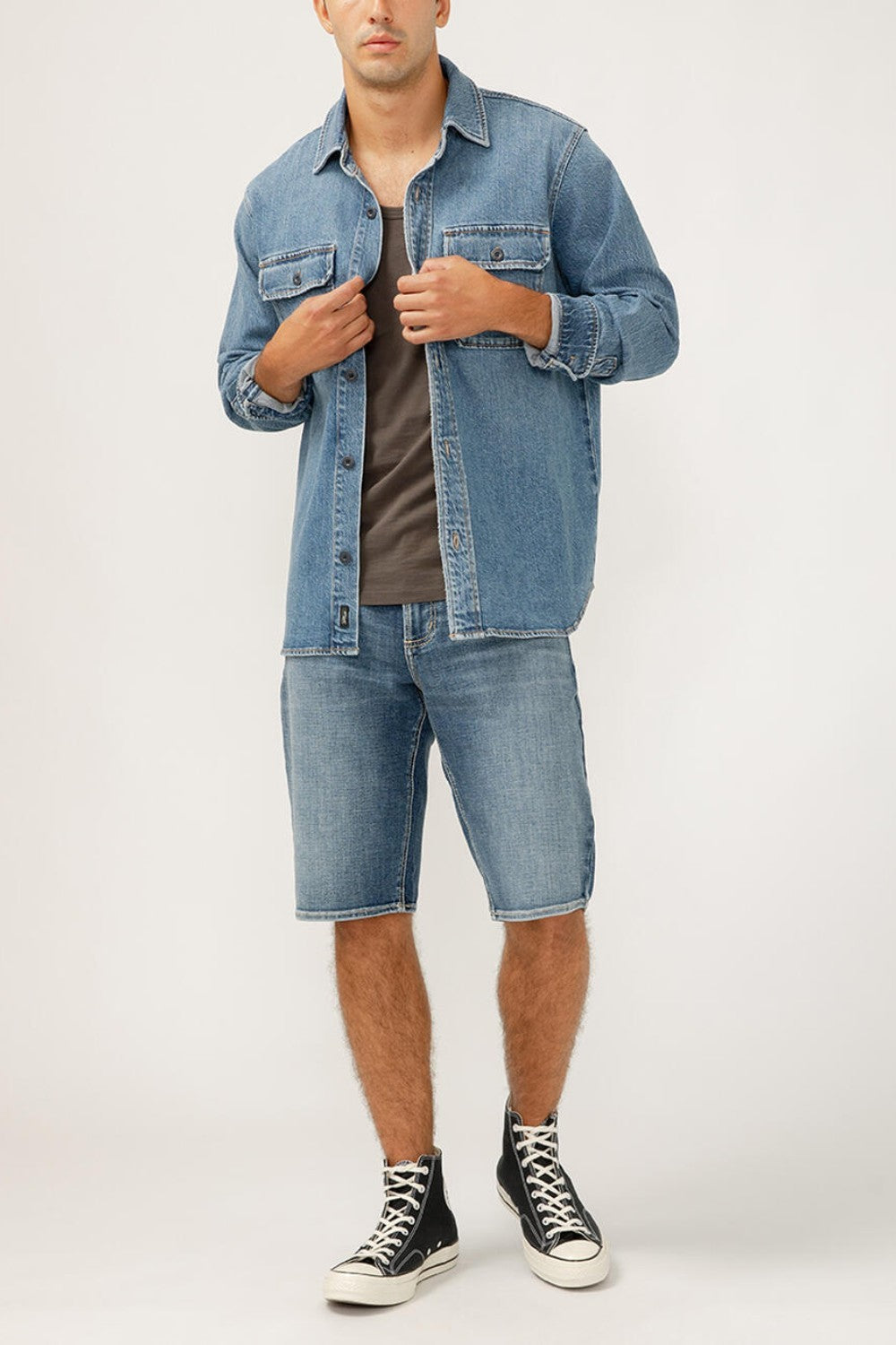 The perfect layer for any season? A men's denim shacket. This stylish top layer combines the structure of a jacket with the ease of a shirt, featuring a relaxed fit and oversized pockets. Wear it open or buttoned up, this jean shacket is sure to be your new staple layer.