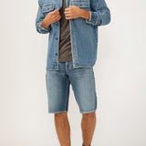The perfect layer for any season? A men's denim shacket. This stylish top layer combines the structure of a jacket with the ease of a shirt, featuring a relaxed fit and oversized pockets. Wear it open or buttoned up, this jean shacket is sure to be your new staple layer.