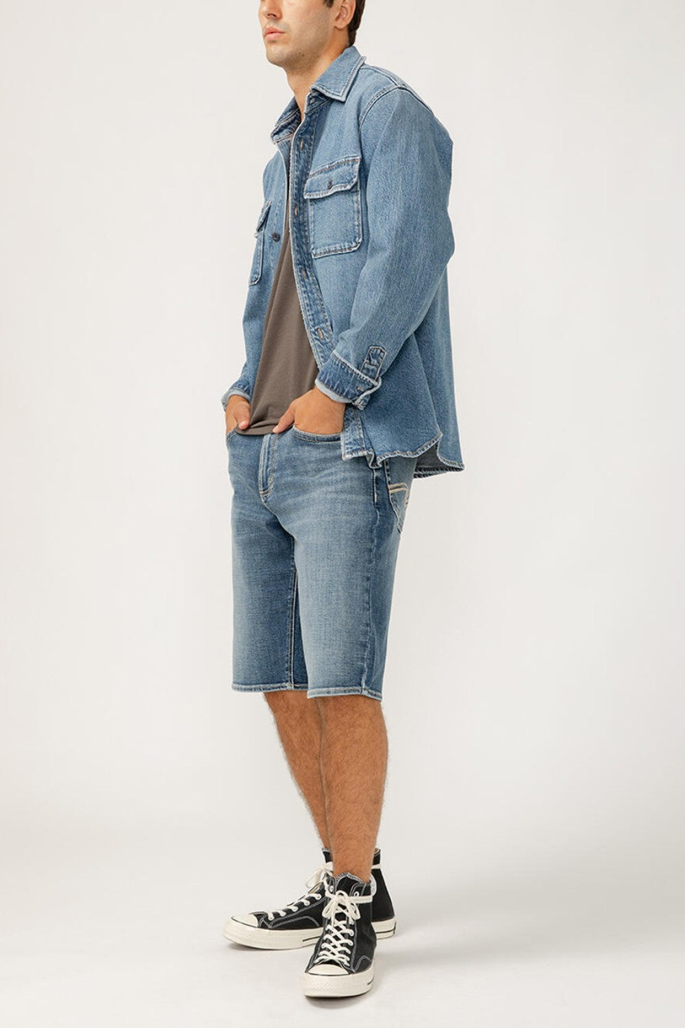 The perfect layer for any season? A men's denim shacket. This stylish top layer combines the structure of a jacket with the ease of a shirt, featuring a relaxed fit and oversized pockets. Wear it open or buttoned up, this jean shacket is sure to be your new staple layer.