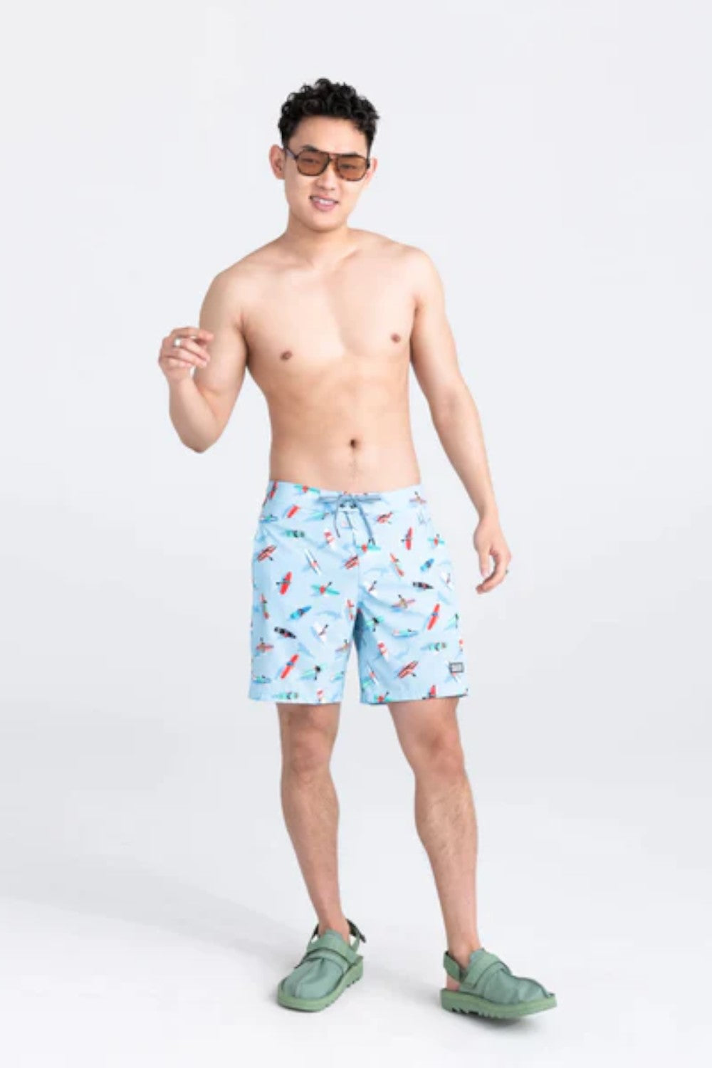 These 2N1 board shorts combine a Slim Fit liner under a fixed-waist shell. The integrated liner is form-fitting through the butt and thighs.Big waves and bold moves. Betawave is the first-ever board short equipped with the BallPark Pouch, providing unreal support in and out of the water.