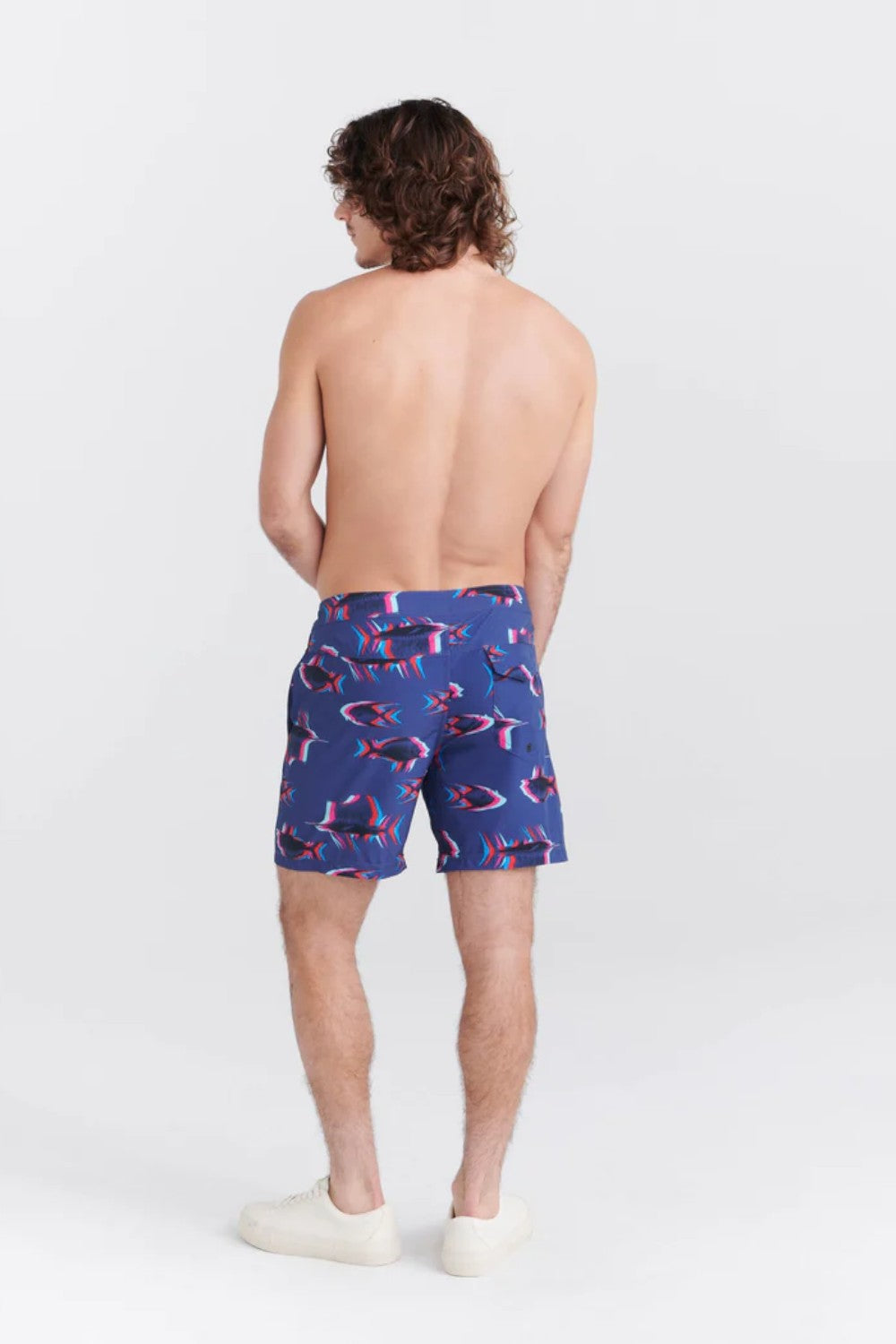 Big waves and bold moves. Betawave comes equipped with a built-in DropTemp Cooling Hydro Liner and the BallPark Pouch, providing unreal support in and out of the water.