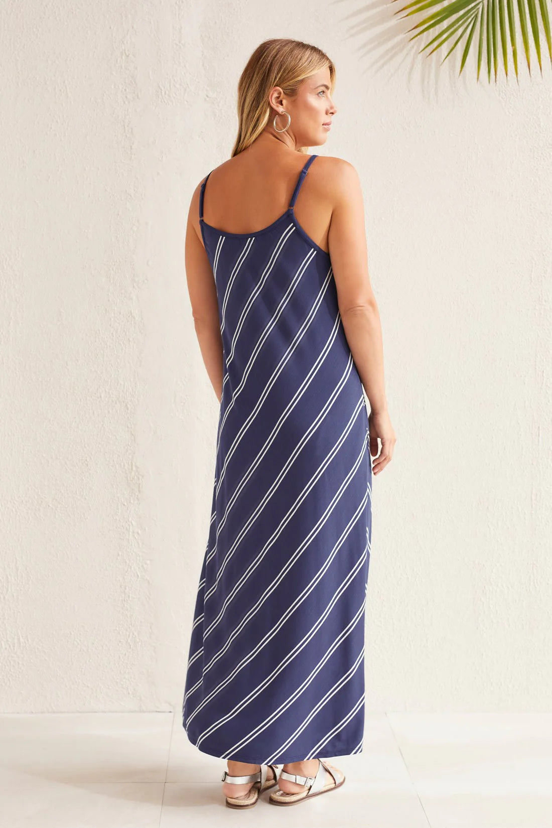 A sleeveless design and stretch-infused fabric make this flowy maxi dress a must-have addition to your warm-weather wardrobe. 