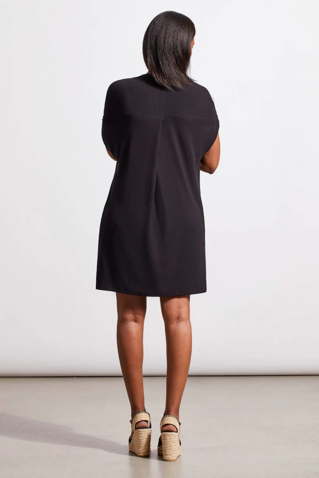 Styled with an airy fit and textured knit fabric, this shift dress is a comfy choice that's still endlessly chic. A notch neckline, short sleeve design, side seam pockets, and a hem that hits above the knees complete the look.