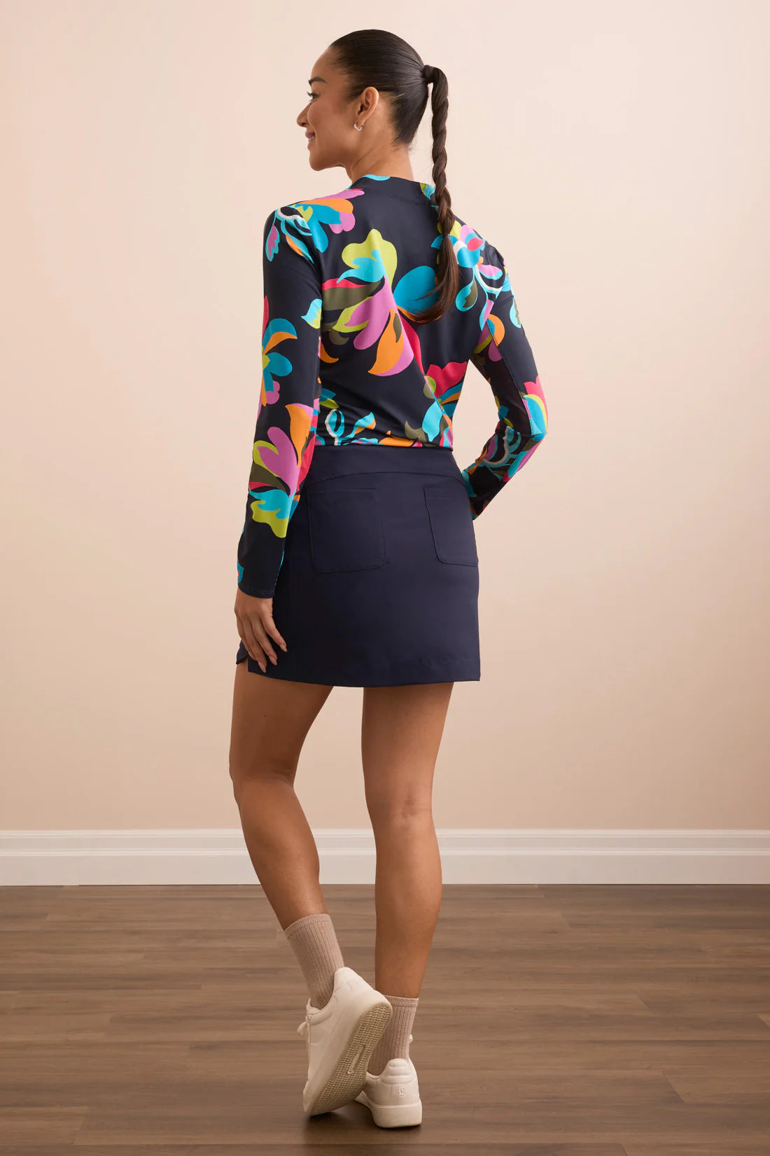 Crafted from 4-way stretch material, this straight skort hugs your form and moves effortlessly with you. A knit inner short provides comfortable coverage, while front and back pockets offer practical storage. Additionally, front zip pockets enhance security for your essentials.