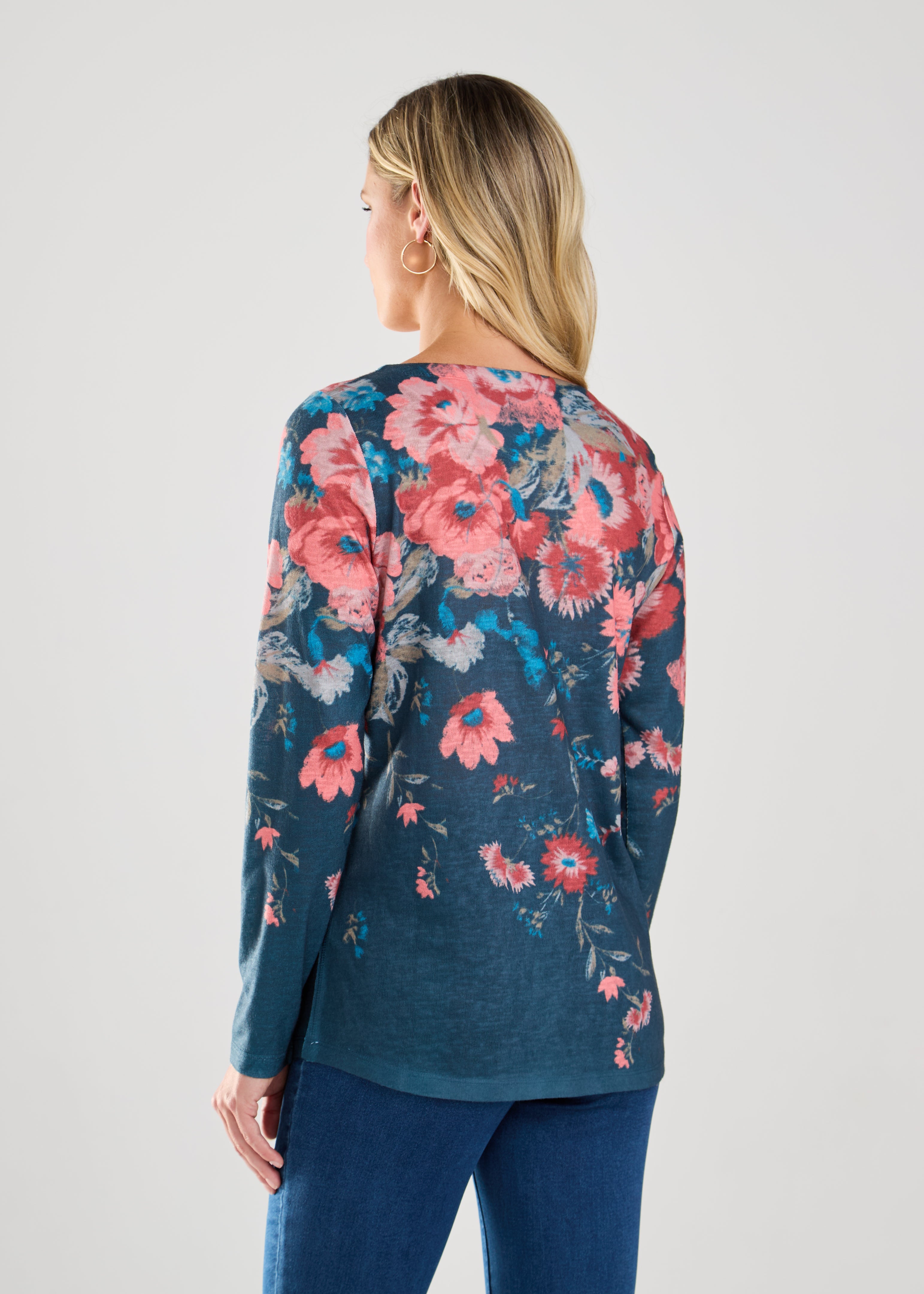 This FDJ long sleeve boat neck top features a beautiful floral print that adds a touch of elegance to any outfit. The design is denim-friendly, making it versatile and perfect for any casual occasion. Elevate your style with this top's eye-catching pattern and comfortable fit.