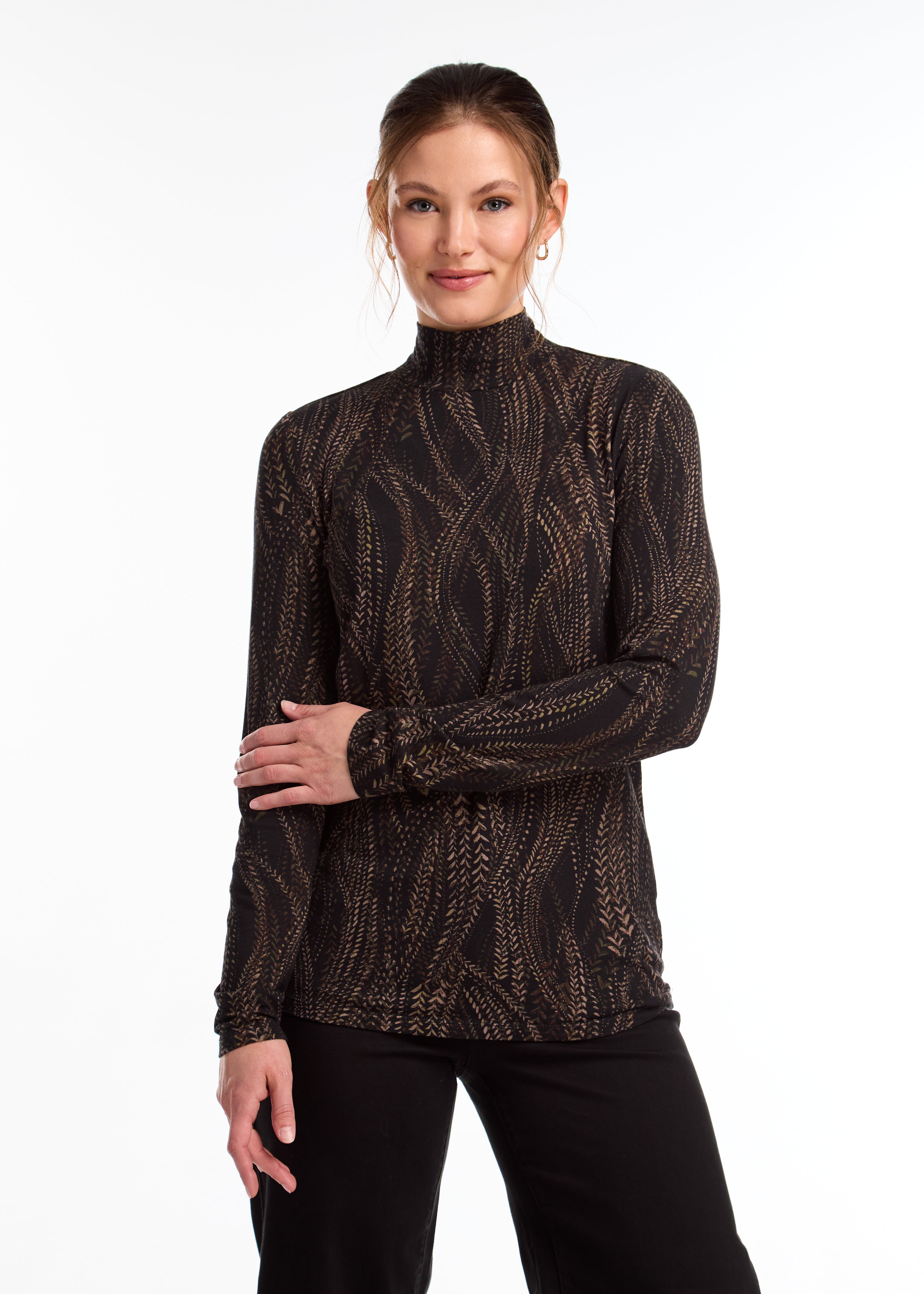 This FDJ Long Sleeve Mock Neck Top features a subtle trellis print in neutral colours. The sophisticated design adds a touch of elegance to your wardrobe, making it a versatile and stylish addition. The perfect balance between bold and understated, this top is sure to become a staple in your closet.