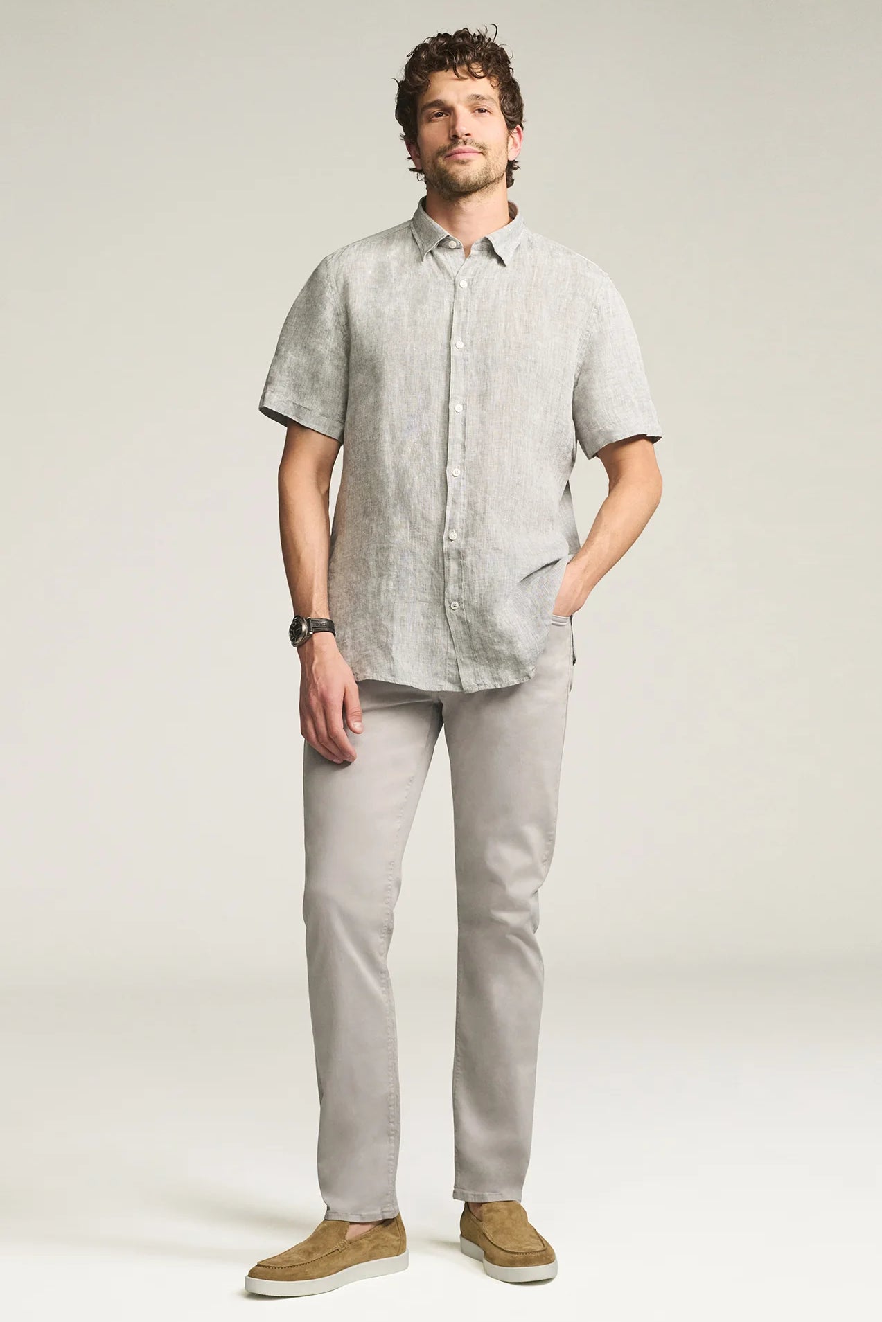 Designed for the man seeking a polished everyday pant, this elegant twill features a cotton, Tencel, and elastane fabrication for an ultra-smooth feel. Cut in a comfortable mid rise with a straight leg and finished in a versatile grey hue.