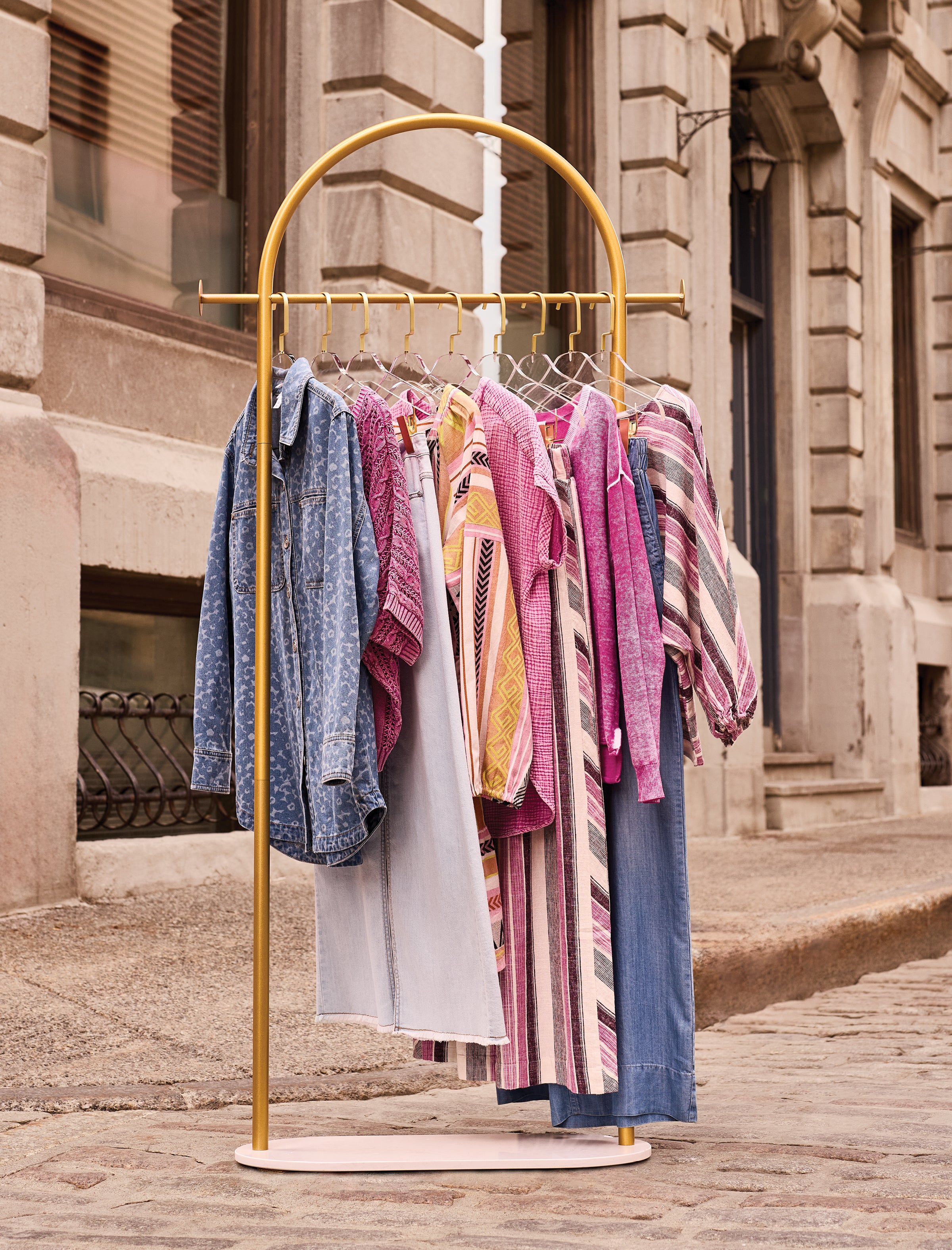 Women's Capris, Shorts & Skirts – Broderick's Clothing Co.