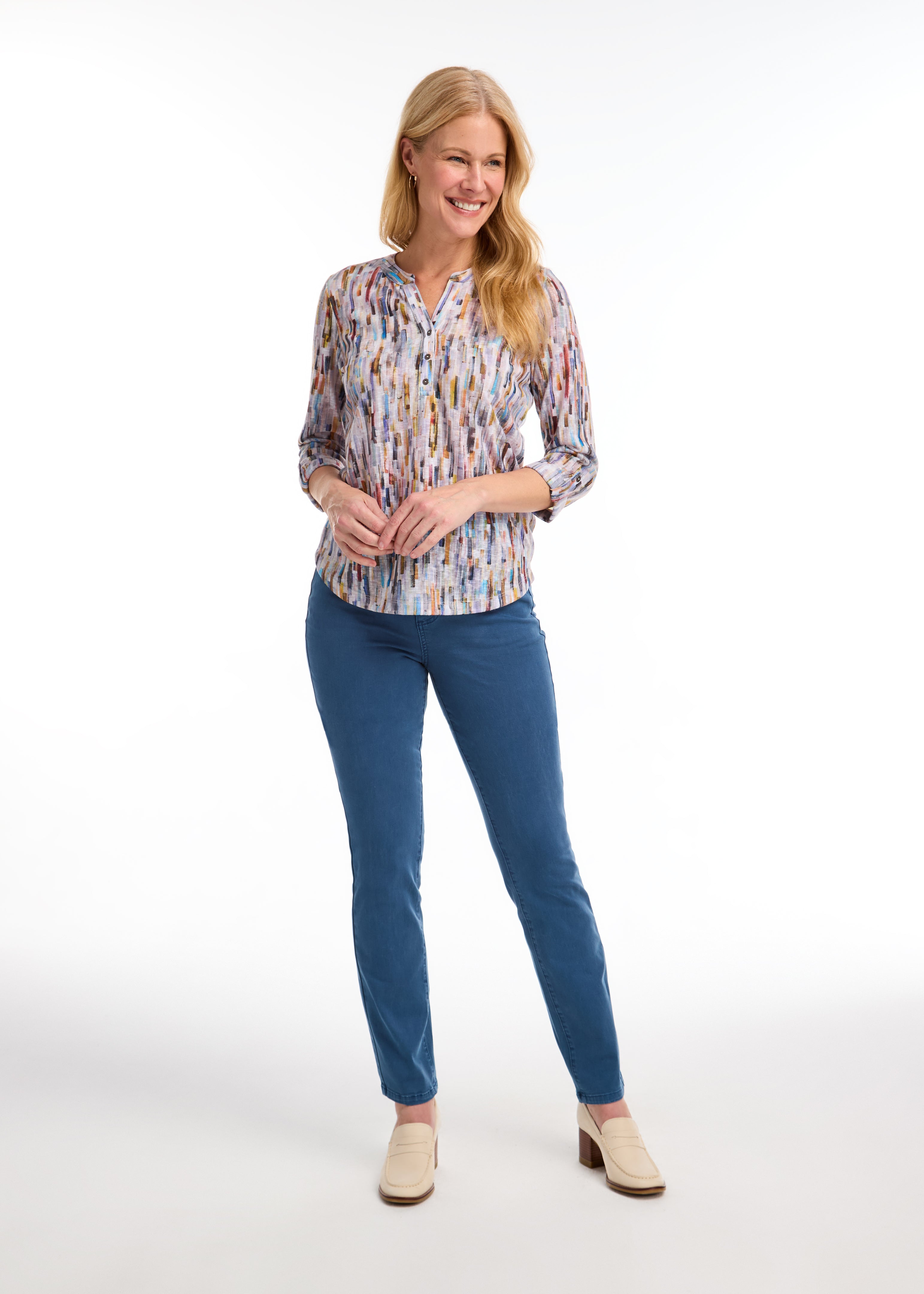 Expertly designed, the FDJ Suzanne Straight Leg Pant offers a regular rise and durable coloured denim for a stylish, comfortable fit. 