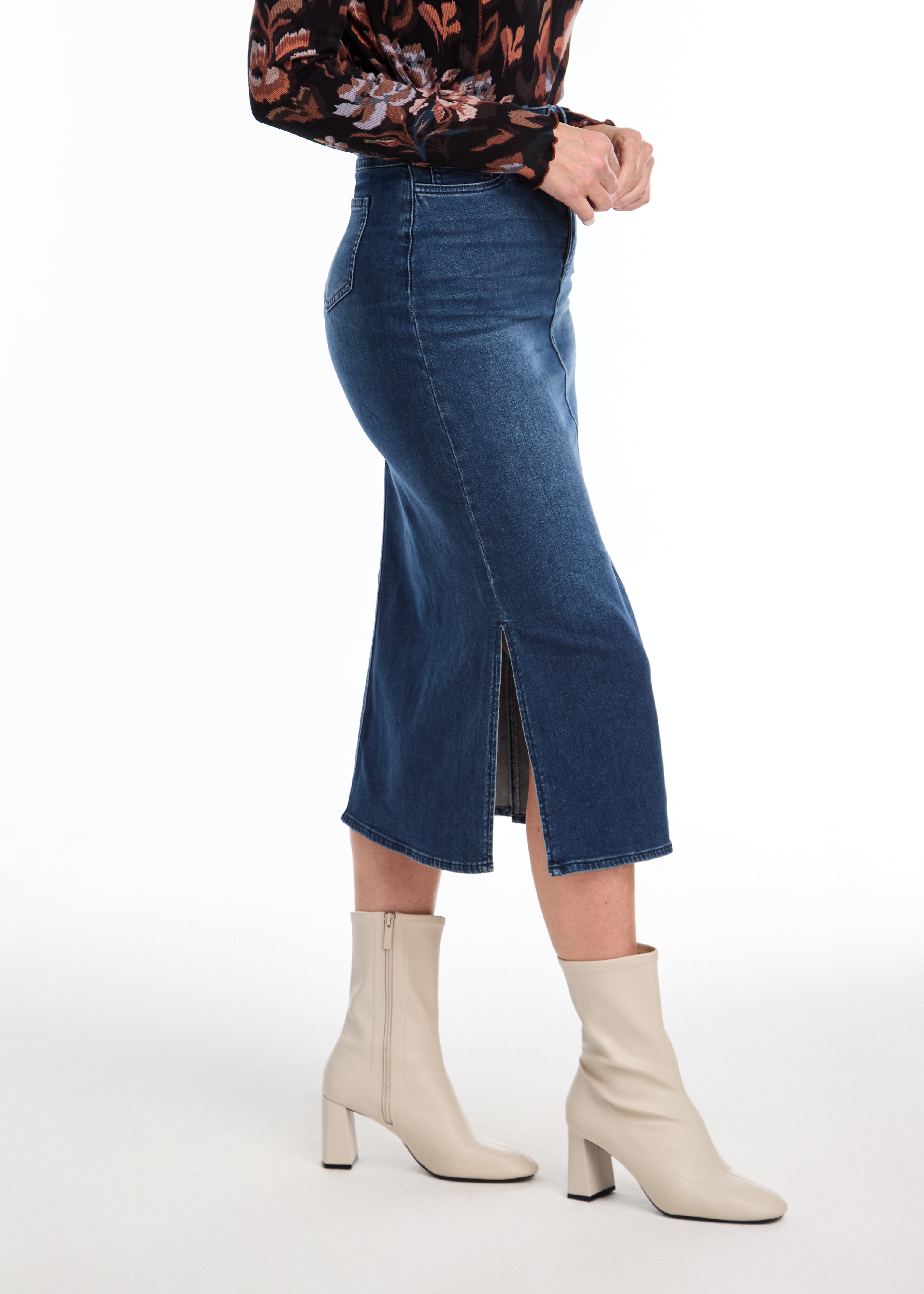 Crafted from soft denim, this FDJ column skirt offers comfort and versatility. With side slits for added mobility and style, this skirt is perfect for everyday wear or dressing up for a night out. Experience the luxurious feel of this skirt while looking effortlessly chic.