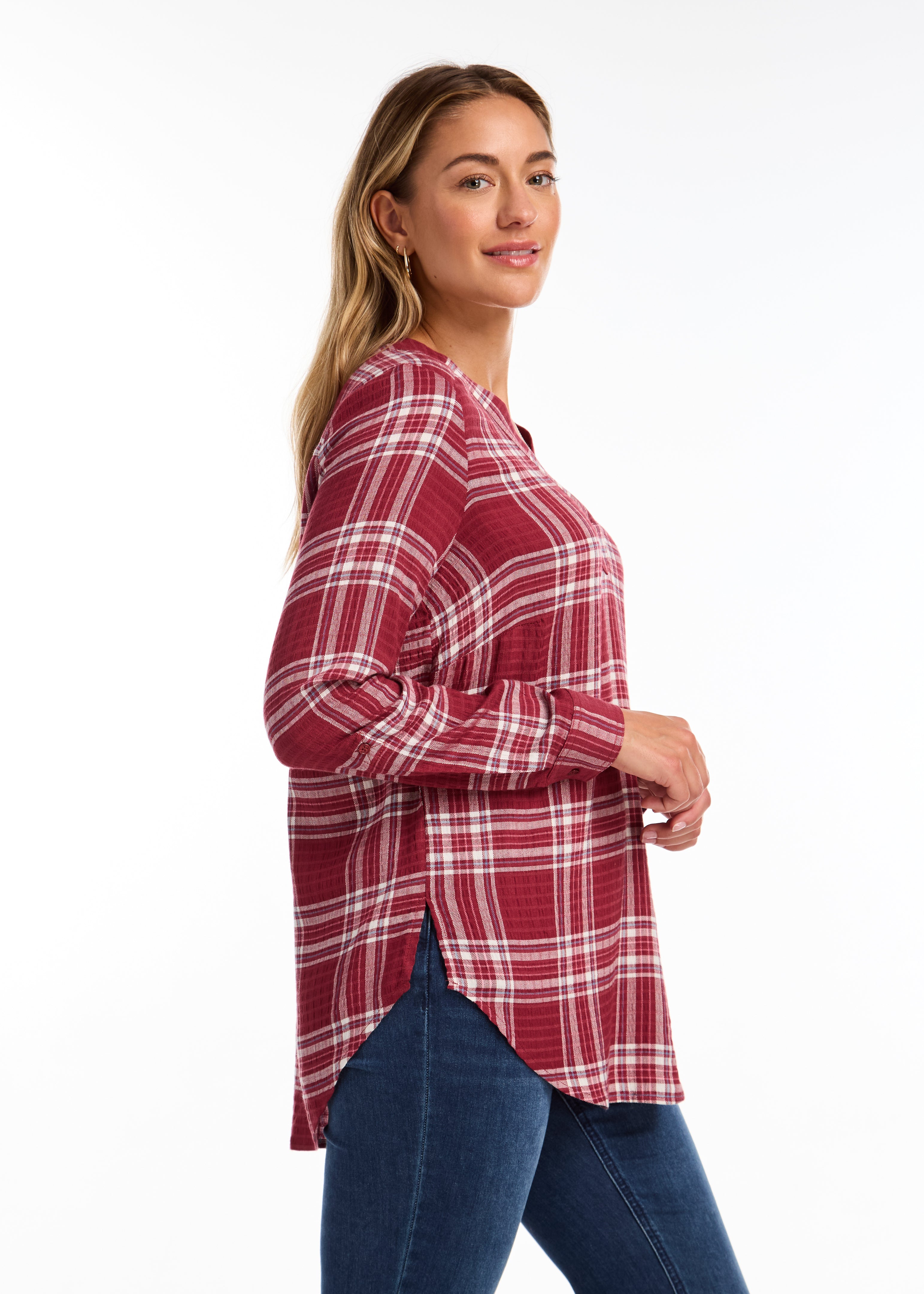 The FDJ Check Textured Tunic boasts a comfortable popover design with a stylish v-neck. The roll tab on the sleeve adds a touch of versatility, while the plaid pattern adds a classic look. Perfect for any casual occasion, this tunic is both functional and fashionable.