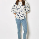 Add feminine florals to your weekly rotation with this pressed daisy print shirt. Designed in a soft, woven fabric, it features a collar, a button-down front, and cropped balloon sleeves. Keep this floral shirt casual with light-wash denim, or style it with tailored trousers and loafers for an office to off-duty look.