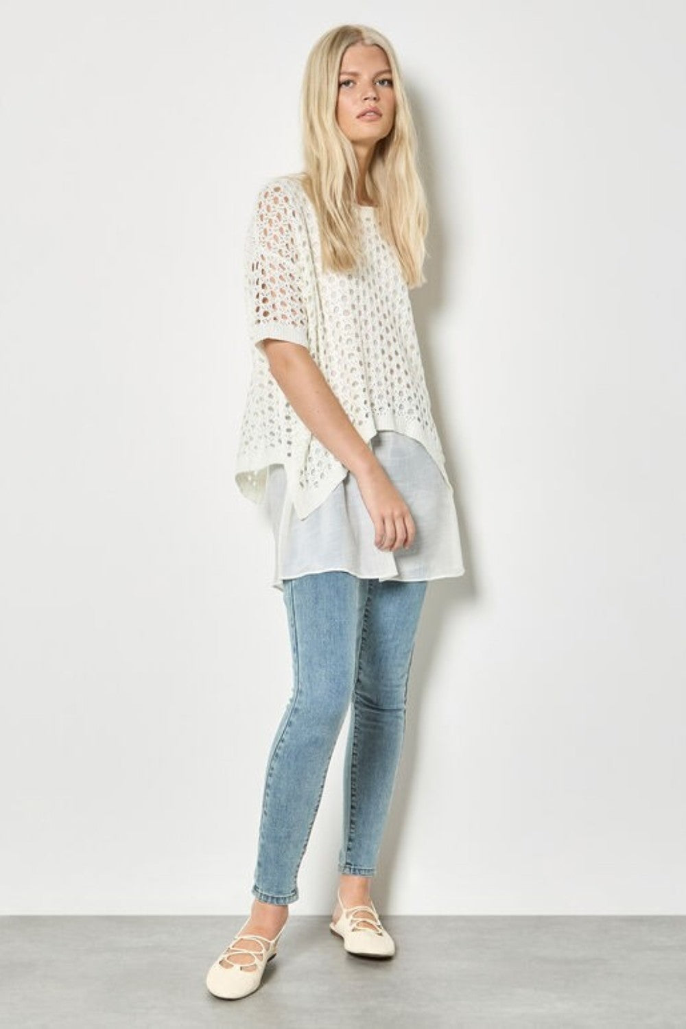 Elevate your wardrobe with this layered tunic top. With knitted mesh and woven layers designed to create a soft, relaxed fit, it boasts a button-down back, a curved hem, and a shimmering finish. Style with slim-fit trousers when the weekend arrives, or create a feminine, free-flowing silhouette with a tiered maxi skirt for a boho chic look.