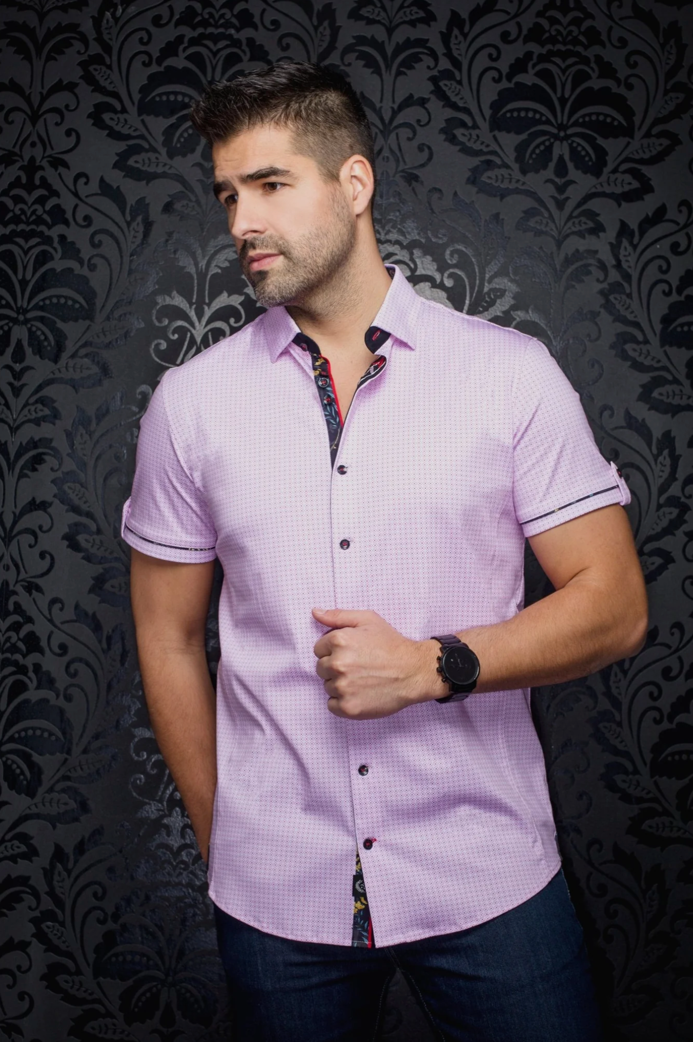 Men's casual dress polo shirt. Distinguish yourself with contrasting patterns and sophisticated details. Comfortable with high-end cotton fabric. Offers confidence and freedom of movement.