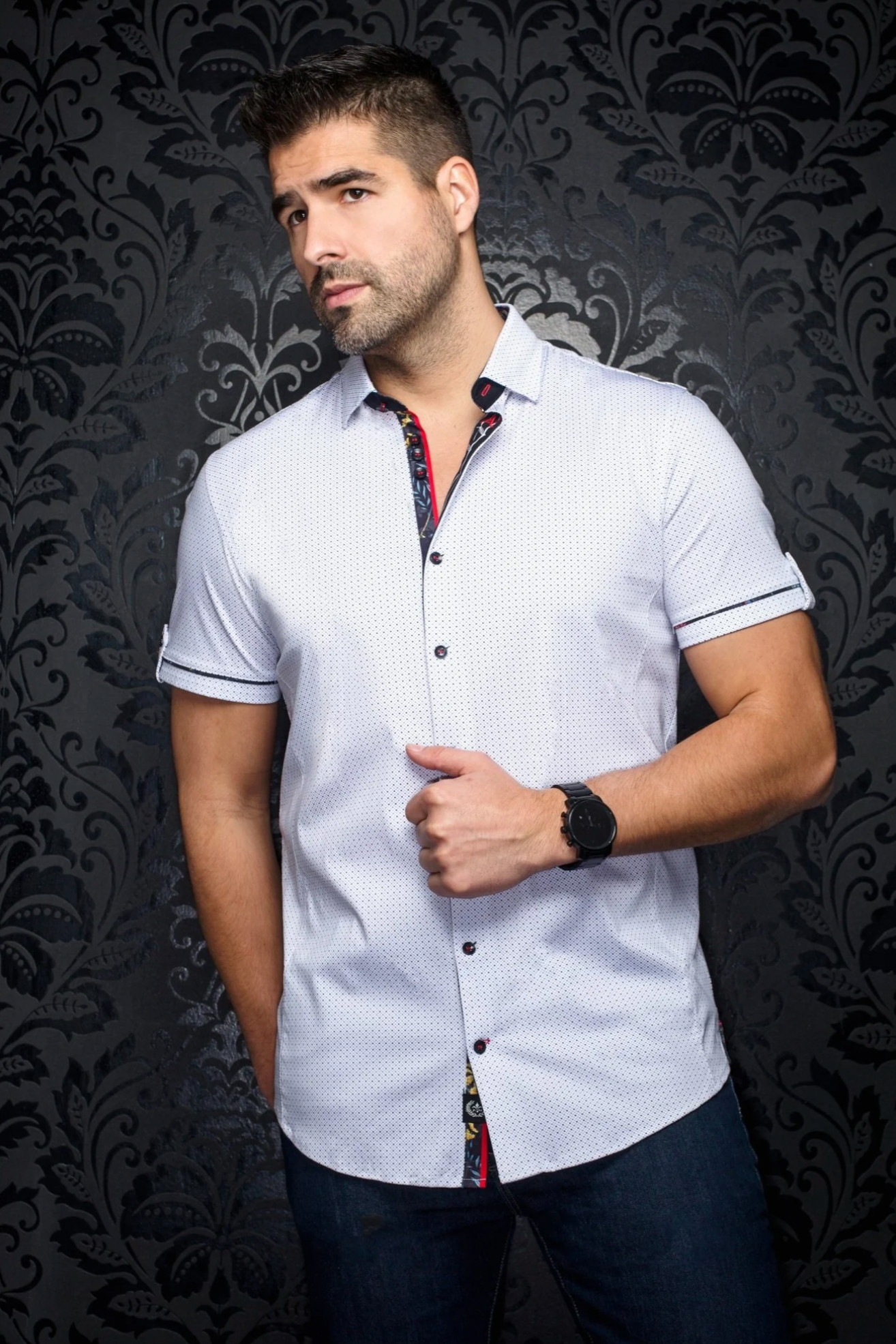 This is a collection of comfortable, performance stretch, fashionable dressy and casual shirts. Stand out from the crowd, thanks to Au Noirs cleaver use of contrasting patterns and sophisticated details. Comfortable with a high quality, performance stretch cotton fabric.