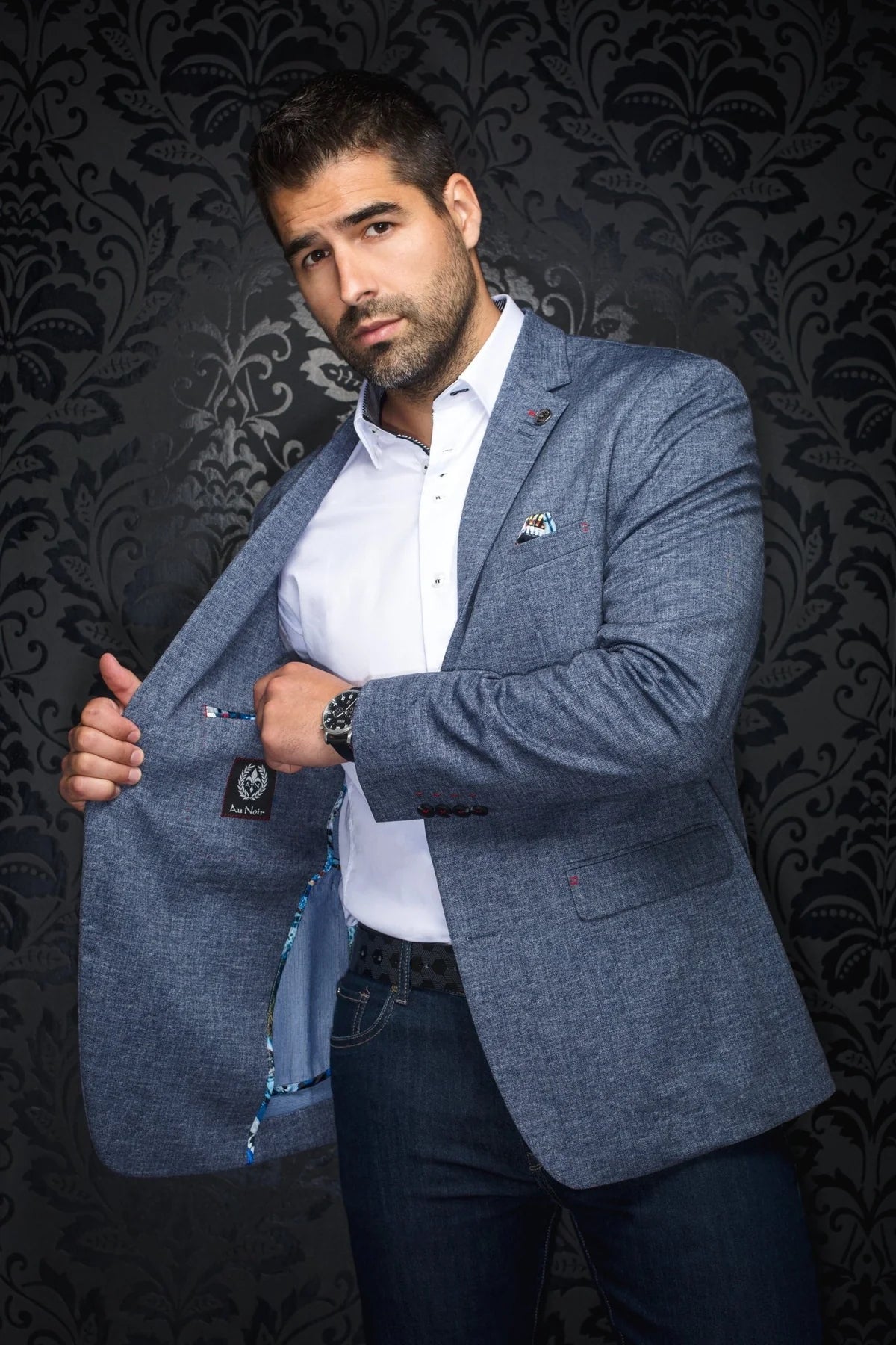 Blazer Fashionable and stretchy for men. Stand out with our sophisticated details and patterned lining. 