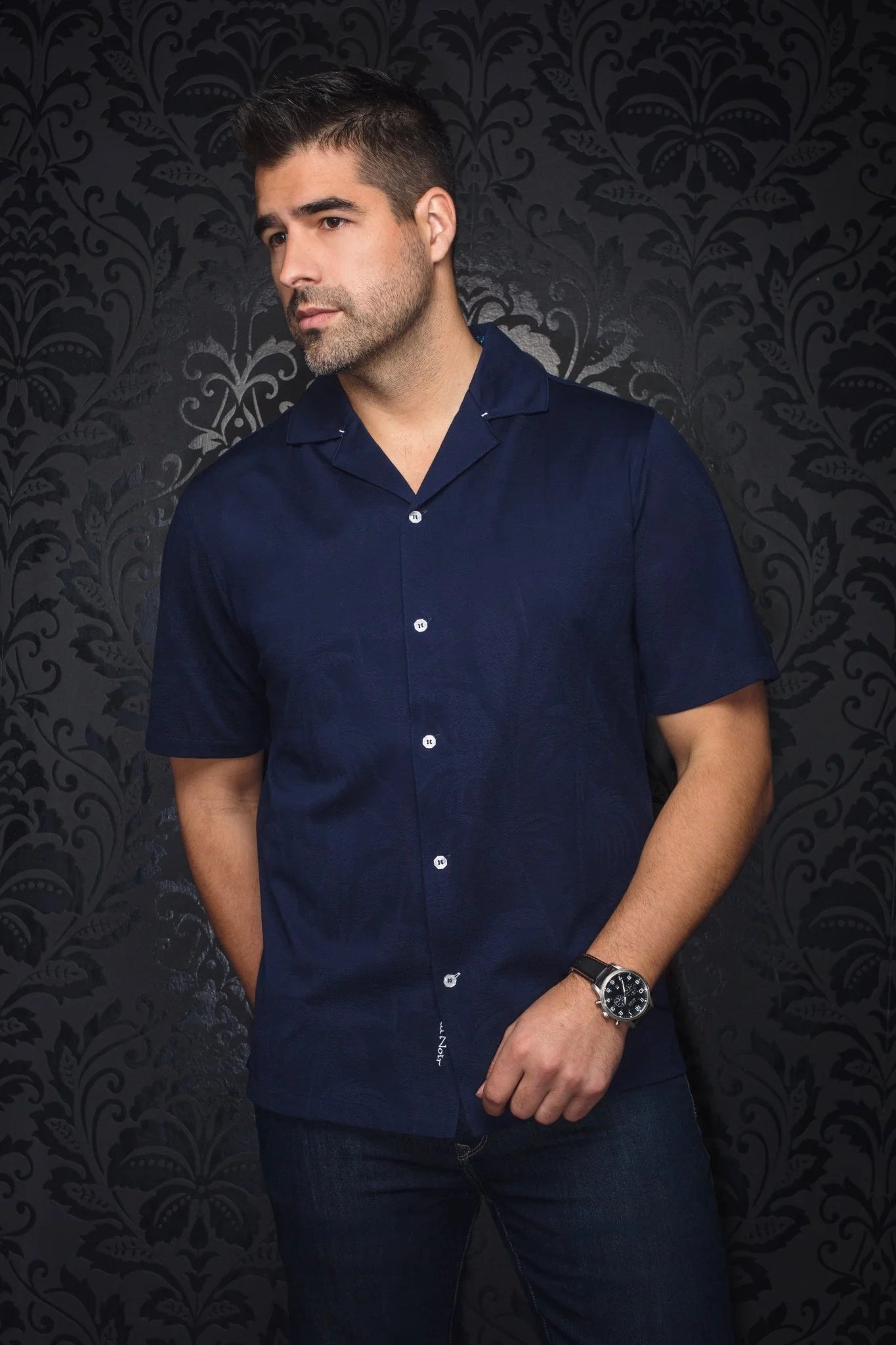 Fashionable casual dress shirt for men in mercerized cotton for optimum comfort. Distinguish yourself with modern embossing and sophisticated details. Comfortable with premium stretch cotton fabric.
