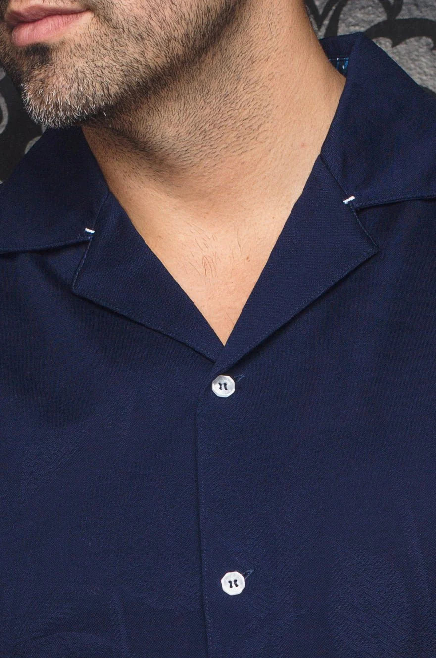 Fashionable casual dress shirt for men in mercerized cotton for optimum comfort. Distinguish yourself with modern embossing and sophisticated details. Comfortable with premium stretch cotton fabric.