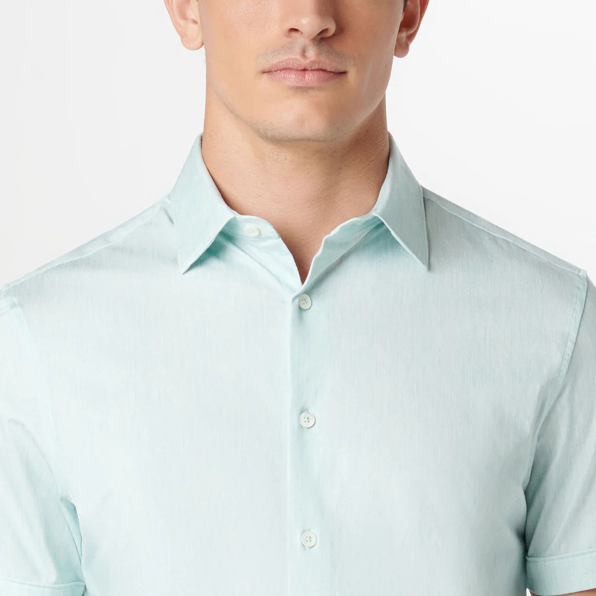 The Miles short-sleeved shirt features a chambray effect print on OoohCotton fabric, a point collar, genuine shell buttons, and a curved hem. OoohCotton is a double-mercerized, wrinkle-resistant, breathable, and easy-care cotton blend with 8-way stretch, quick-dry, and thermal comfort properties