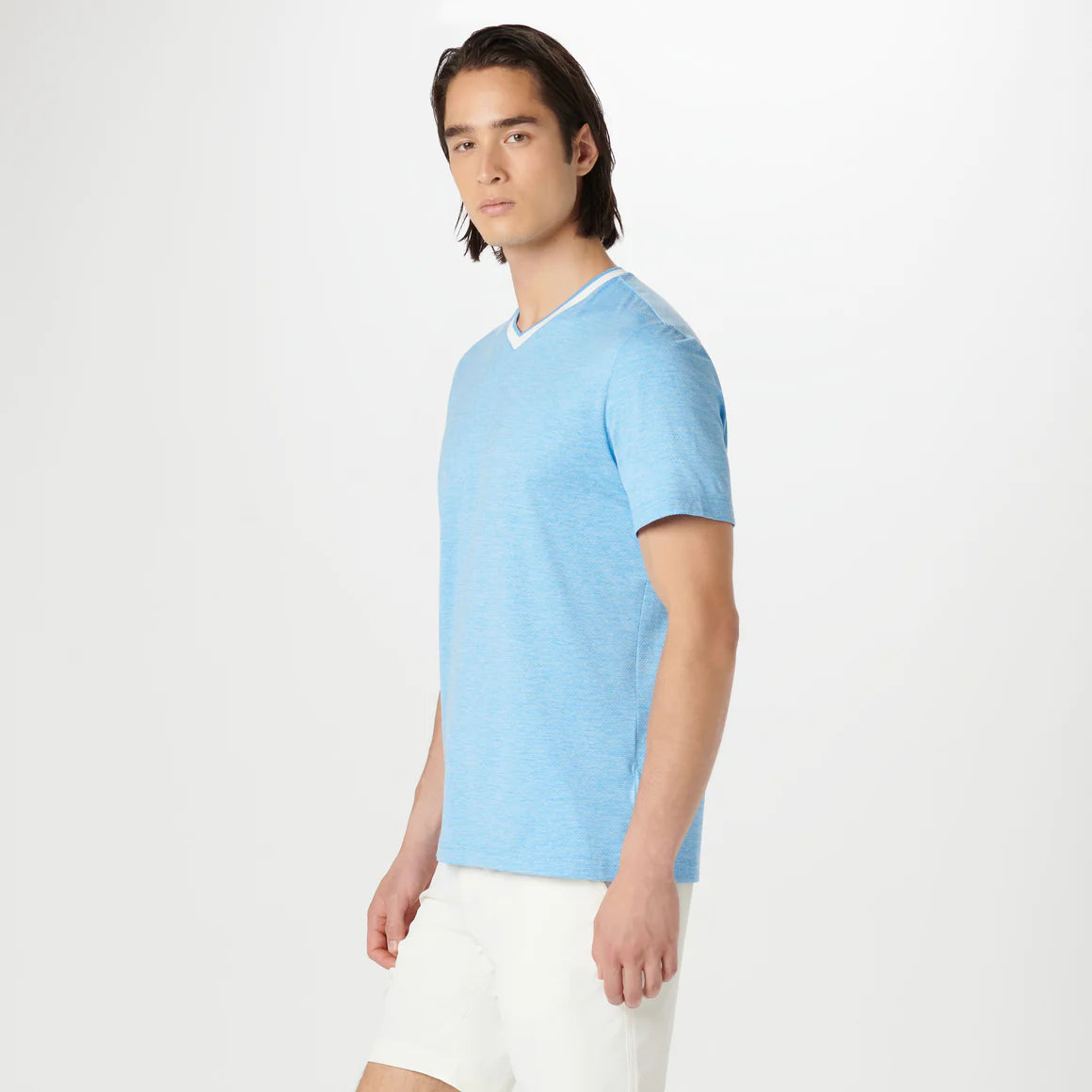 This performance short-sleeved V-neck shirt features a stylish speckled heather pattern with contrast neckline. Beyond style, this garment offers UV50 SPF protection, making it perfect for outdoor activities.