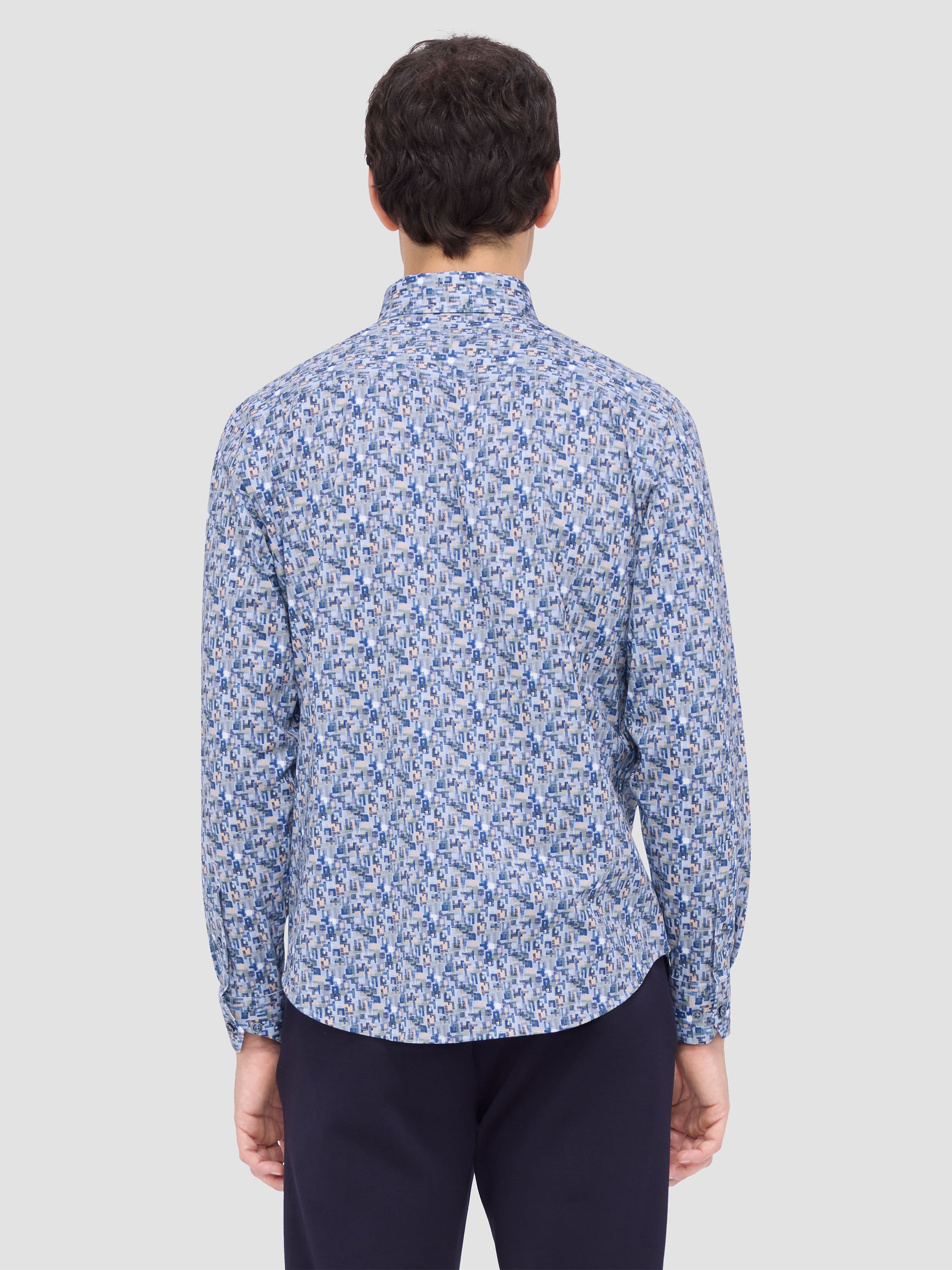 The JULES abstract print OoohCotton® shirt features a hidden button-down collar, adjustable notched cuffs, mother-of-pearl buttons, and a curved hem perfect for wearing tucked or untucked. Pair it with tailored trousers, chinos or jeans to look and feel your best every time. OoohCotton® is a performance, double-mercerized, wrinkle-resistant, breathable, and easy-care cotton blend with 8-way stretch, quick-dry, and thermal comfort properties.