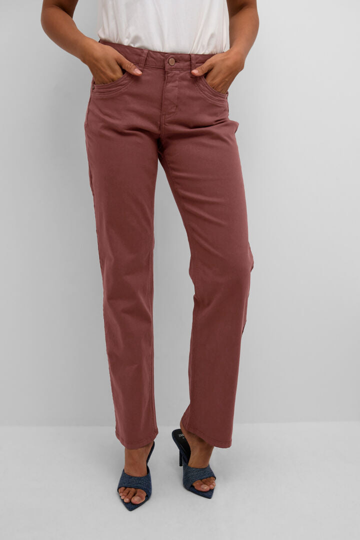 Discover the exceptional comfort and style of the Cream Ann Straight Leg Twill - Coco Fit. Made with a high-quality cotton blend, these coloured denim pants offer a luxurious feel and a flattering fit. Perfect for any casual occasion, these pants are a must-have for any wardrobe.