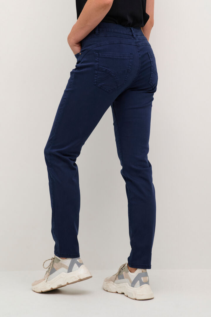 The Cream Ann Twill Pant - Coco Fit, with its skinny leg and 32" inseam, is a perfect blend of style and comfort. Made with 98% cotton and 2% elastane, it offers a flattering fit and feel. Elevate your wardrobe with this classic blue pant.