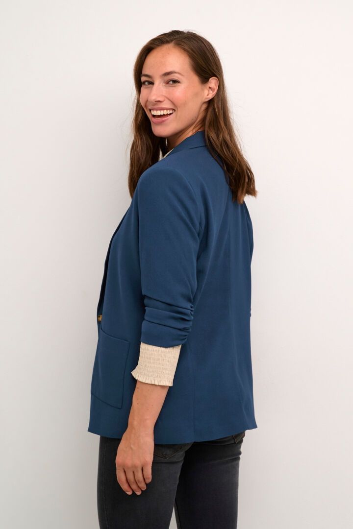 The Cream Cocamia Blazer is a versatile addition to any wardrobe. Its dress blues colour exudes elegance, while the 3/4 sleeves and functional pockets provide both practicality and style. With its one button closure and fully lined interior, this blazer is perfect for any occasion.