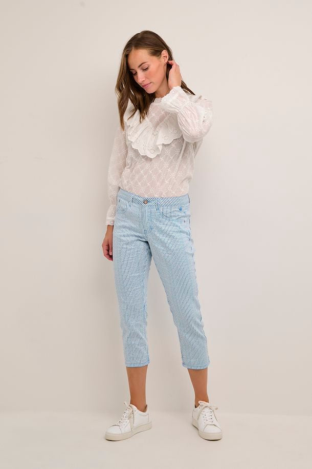 Feel comfortable and stylish all day in our Coco Fit Cream Lotte 3/4 Pant! It features a contemporary regular fit with regular waist and ankle-length for effortless style. 