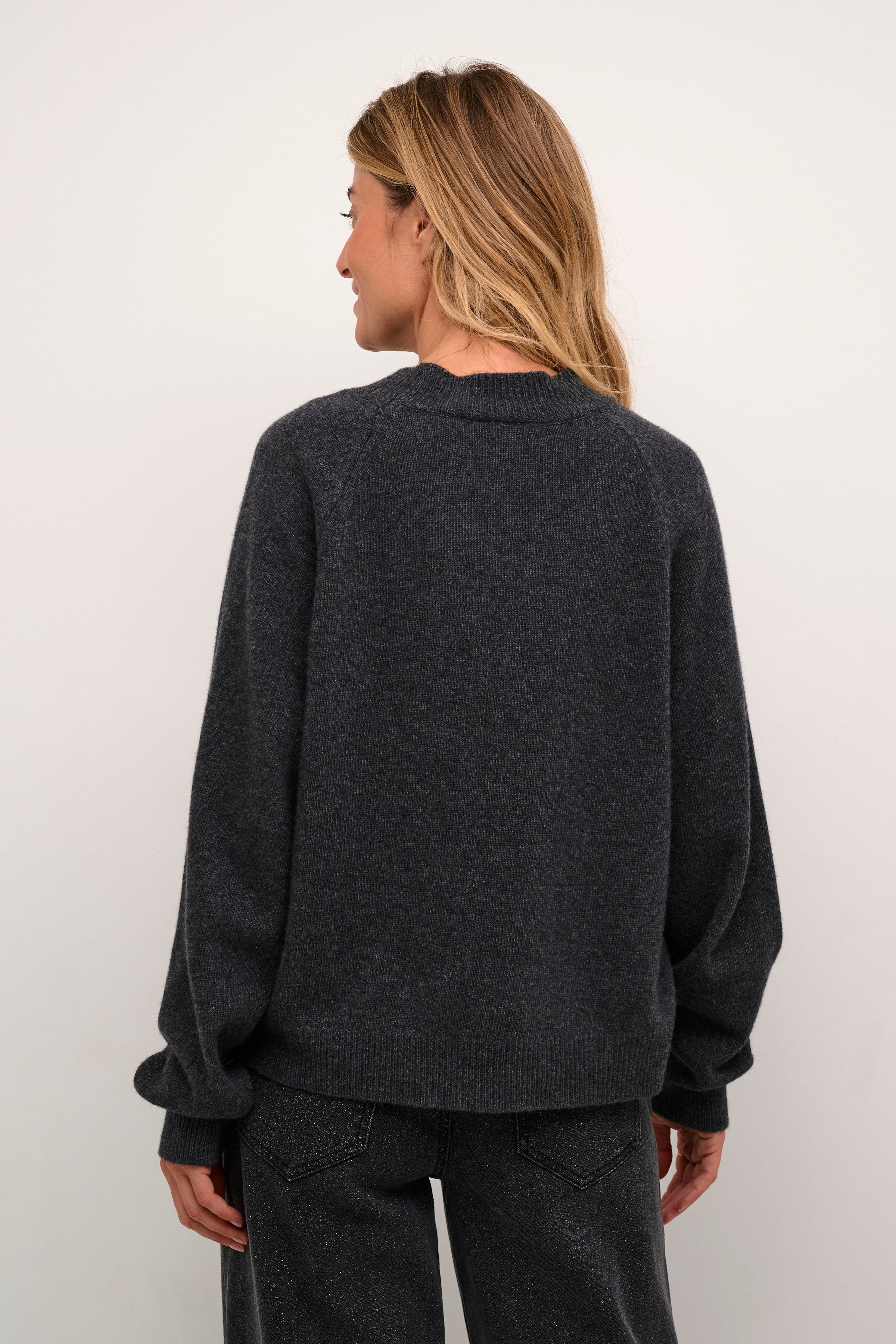 This Cream Ever Knit Pullover is crafted from a luxurious wool cashmere blend, providing both warmth and comfort. Its easy-to-wear design makes it a versatile and effortless addition to any wardrobe. Stay cozy and stylish with this essential piece.