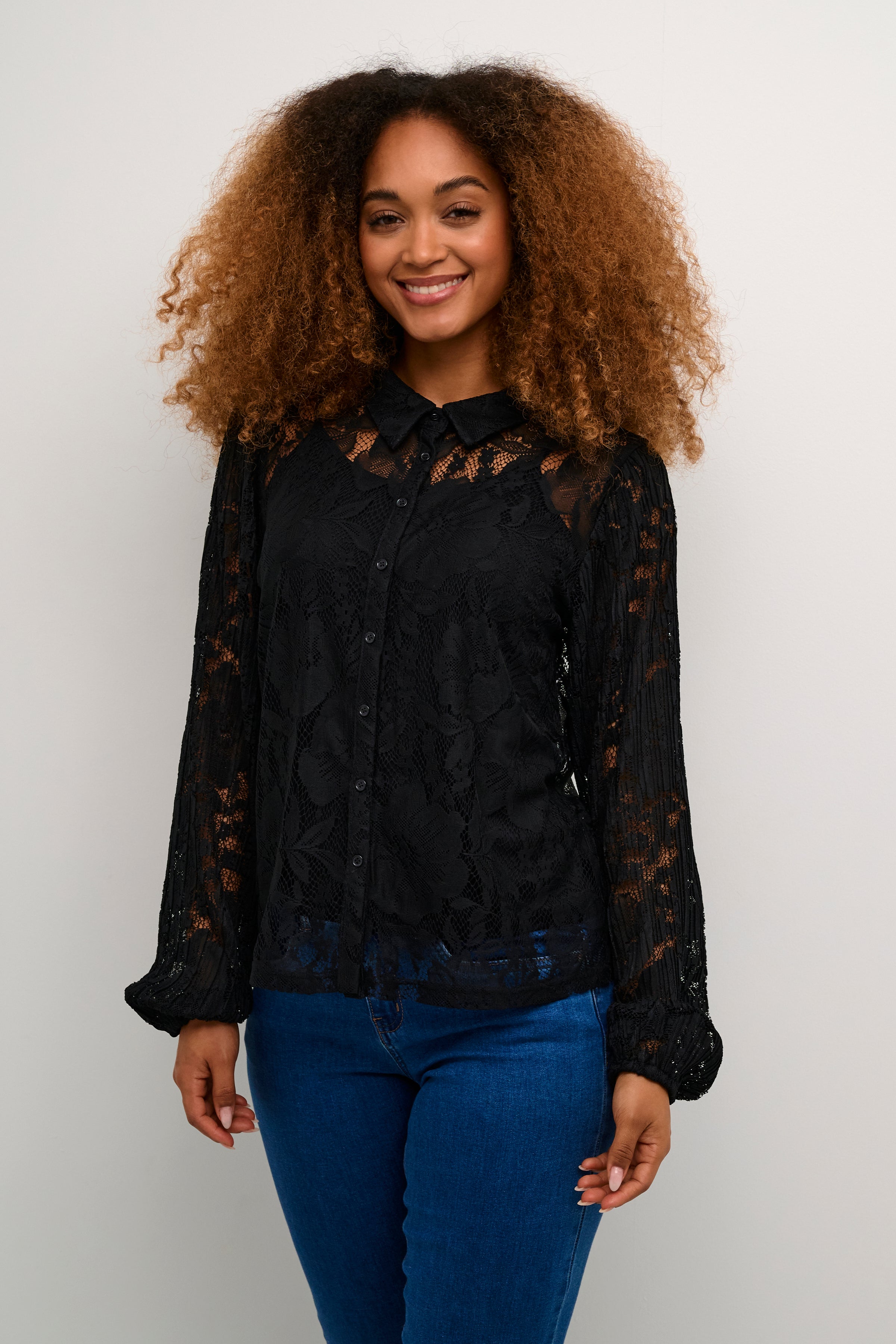 The Cream Kanni Lace Shirt is a versatile piece that can be dressed up for a special event or dressed down with denim. This elegant shirt includes a removable cami for added convenience and is a must-have for any wardrobe looking to add a touch of sophistication.