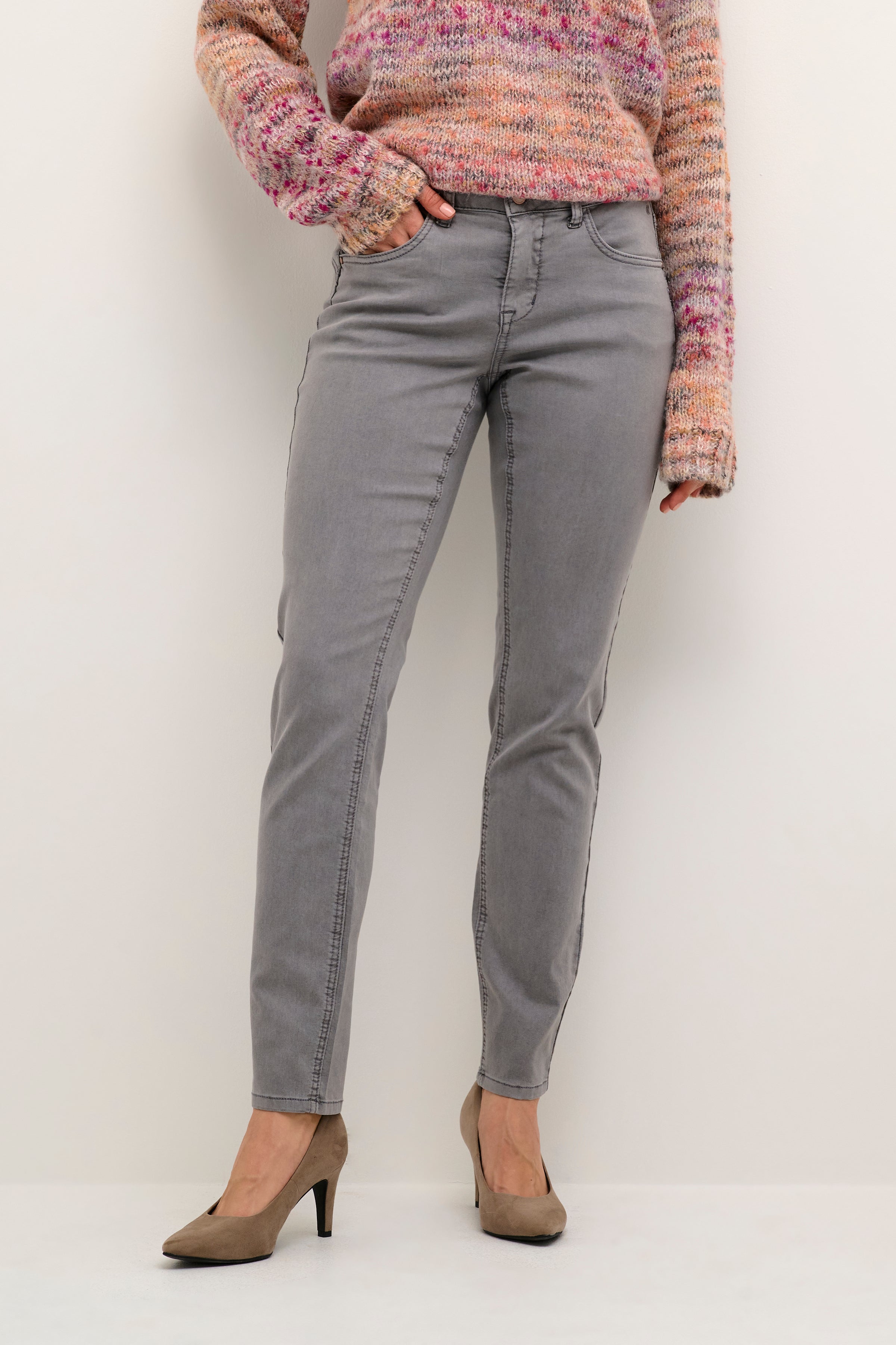 These Cream Lotte Plain Twill Jeans in a Coco Fit will take your outfit game to the next level. 