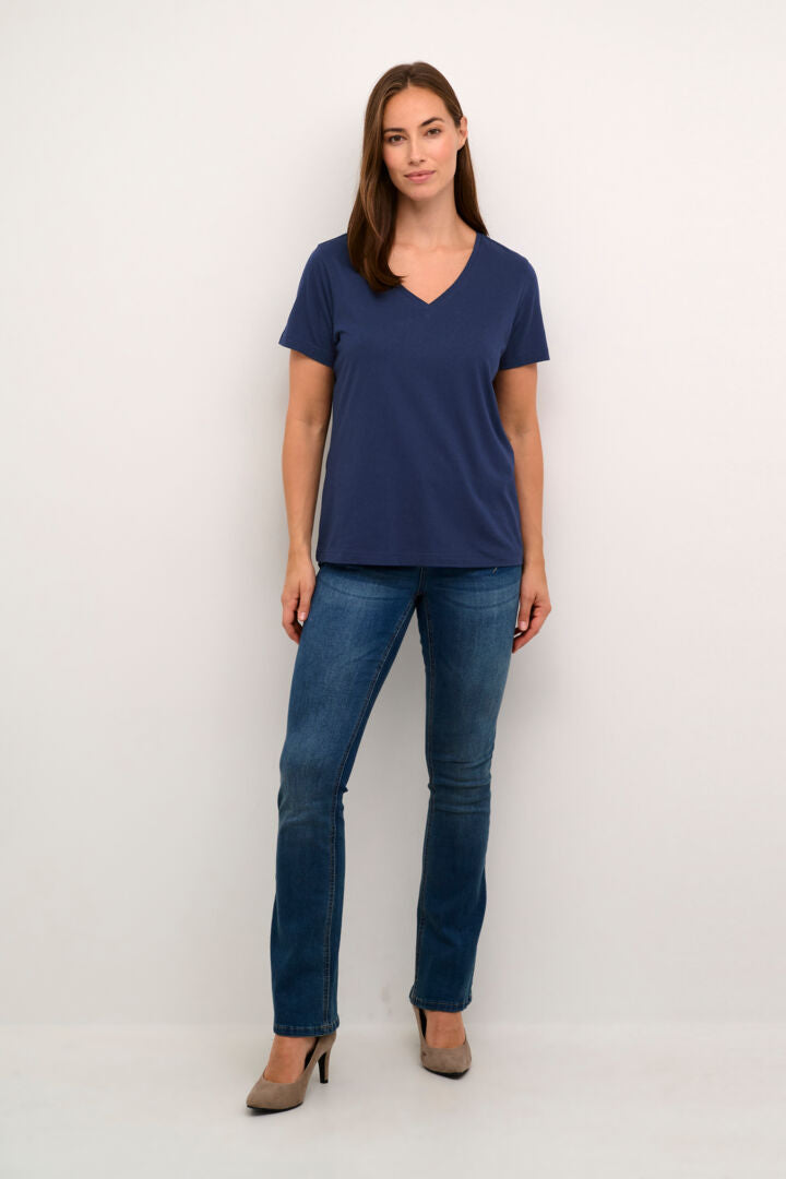 This blue, short-sleeved v-neck Tshirt is made from a comfortable and soft cotton/modal blend, ensuring top-notch quality. With a sleek design and versatile colour, it's the perfect addition to any wardrobe.