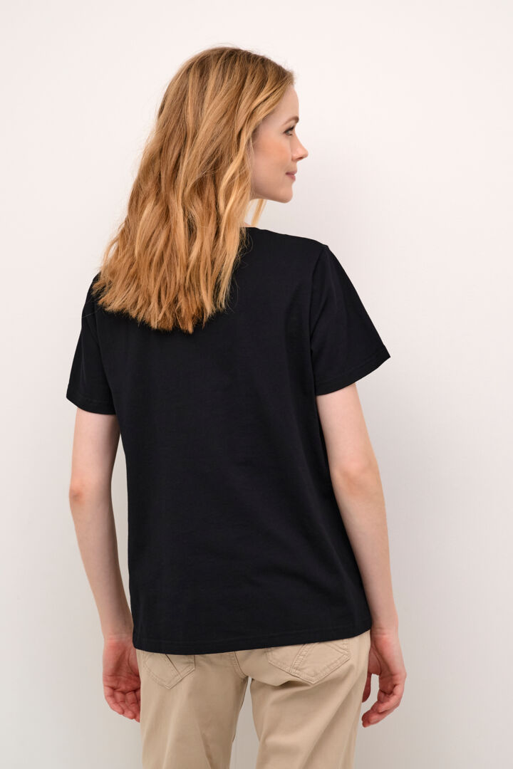 Add a touch of love to your wardrobe with our Cream Rllia T-Shirt. Made with soft cotton, this black v-neck tee features a playful heart motif. Perfect for casual days or dressing up with a twist of humour.