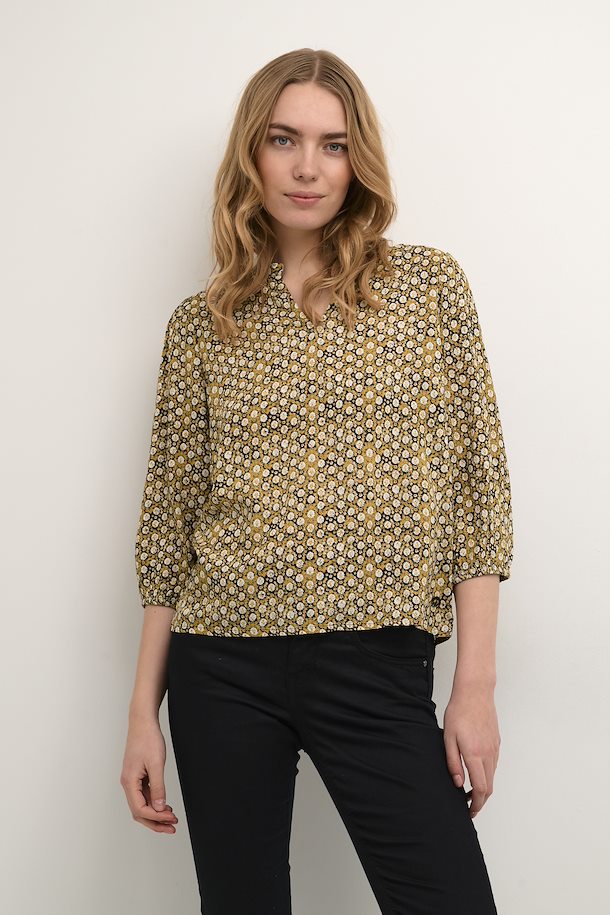 Experience the understated elegance of the Cream Tiah 3/4 Sleeve Blouse. This timeless piece features a soft, airy fabric and subtly beautiful 3/4 sleeves.