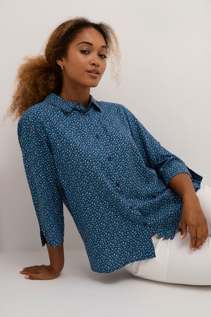 Be effortlessly stylish in our Cream Tiah Shirt! This button-front shirt features a 3/4 sleeve and a beautiful blue print that will elevate any outfit. Staying comfortable and looking chic has never been easier!