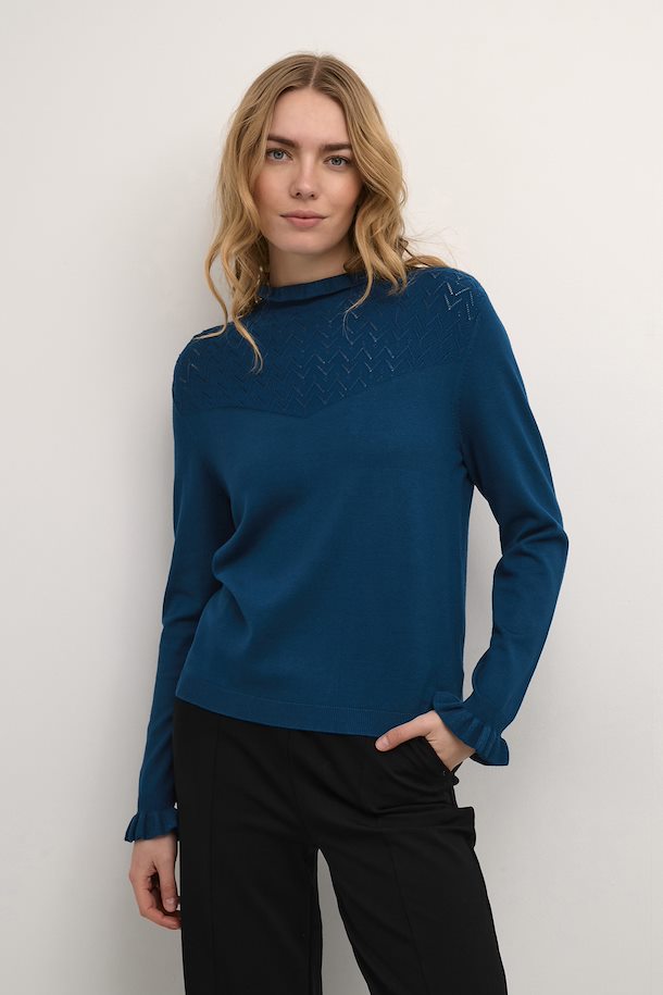 Stay warm and look stylish this season with the Cream Villea Knit Top! This ultra-soft top has a classic and timeless design that will add a touch of class to your wardrobe.