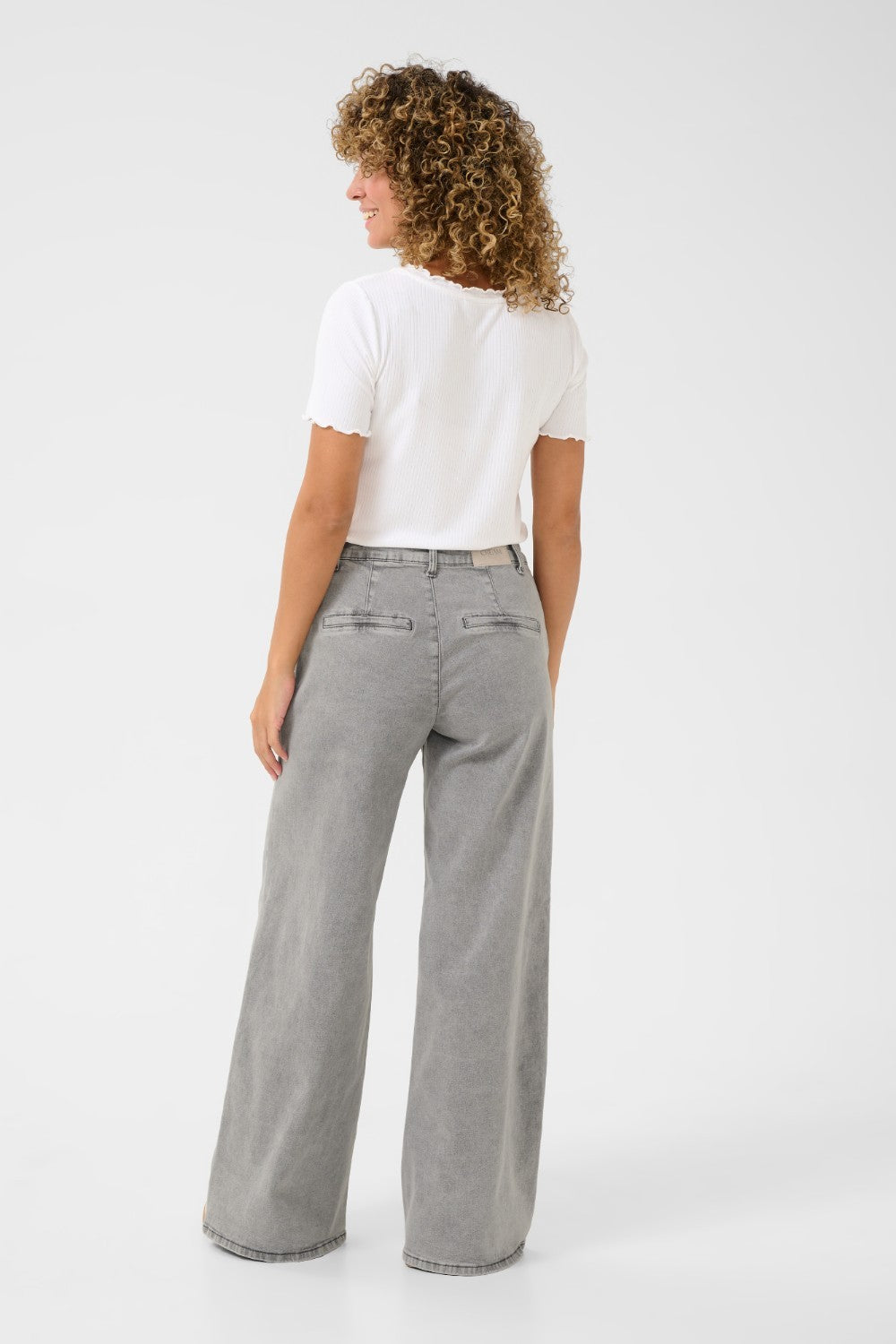 Elevate your style with our Cream Visti Pants! Featuring a wide leg design, these trousers exude sophistication and comfort in equal measure. Say goodbye to restrictive skinny jeans and hello to a trendy, relaxed denim look. Dress them up or down for any occasion!