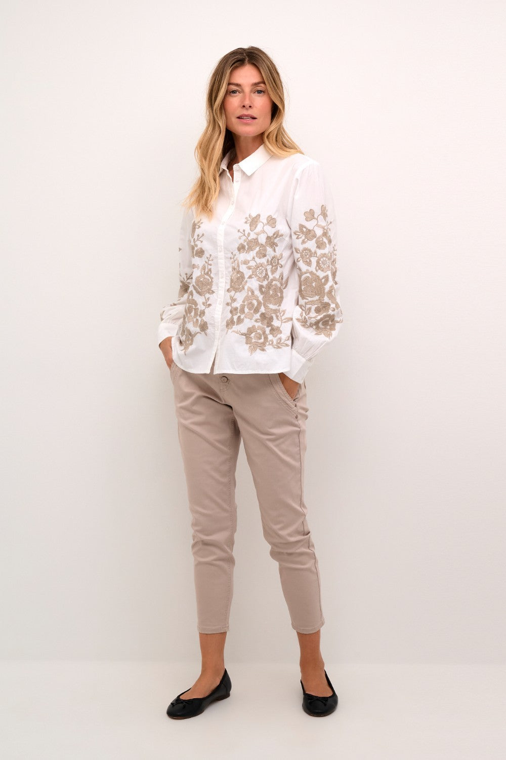Introducing the Cream Daisy Shirt, a classic Cream style that combines timeless elegance with modern charm. Made from 100% cotton, this shirt boasts a gorgeous embroidered floral pattern that adds a touch of femininity. Perfect for most occasions, this shirt is a must-have addition to your wardrobe.